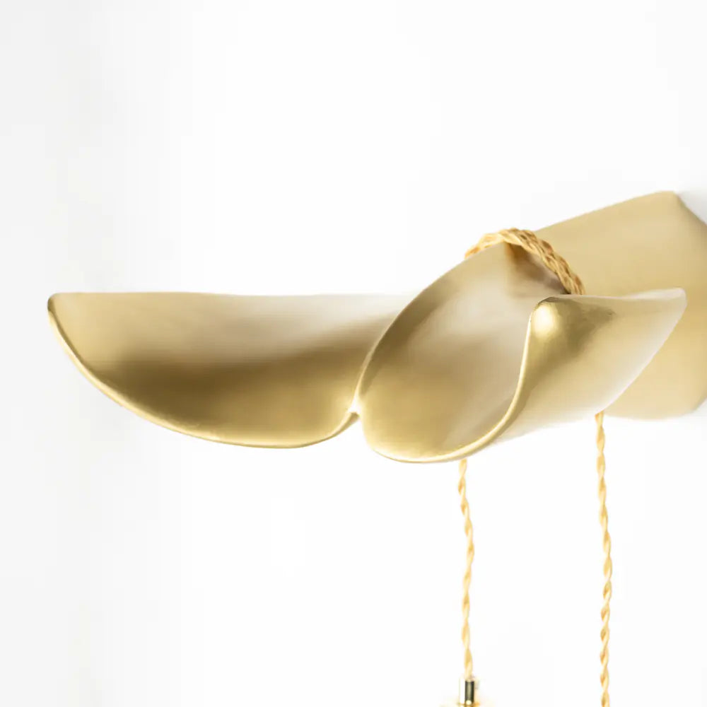 Wall lamp THE TAIL WILL FOLLOW gold