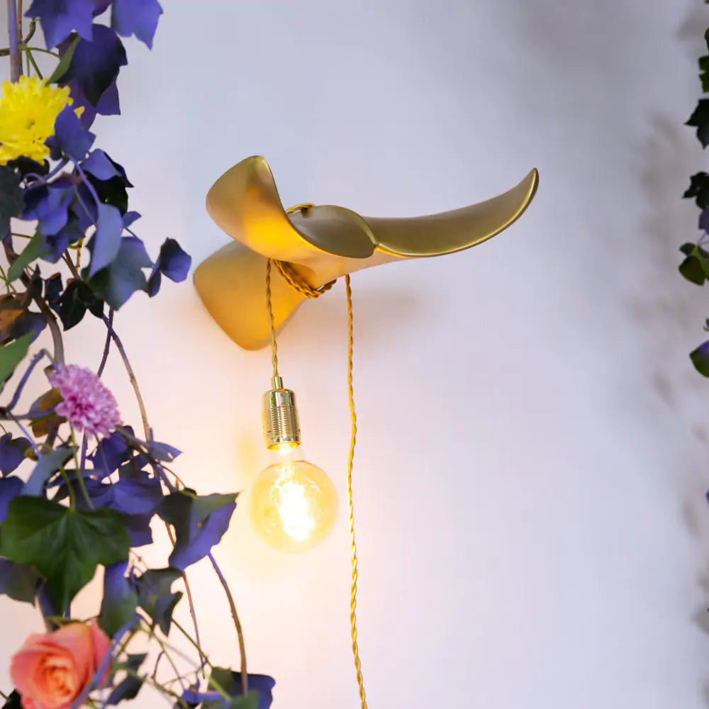 Wall lamp THE TAIL WILL FOLLOW gold