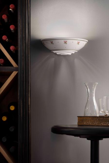 Biely keramický nástenný svietidlo TRIESTE s ružovo-zeleným vzorom