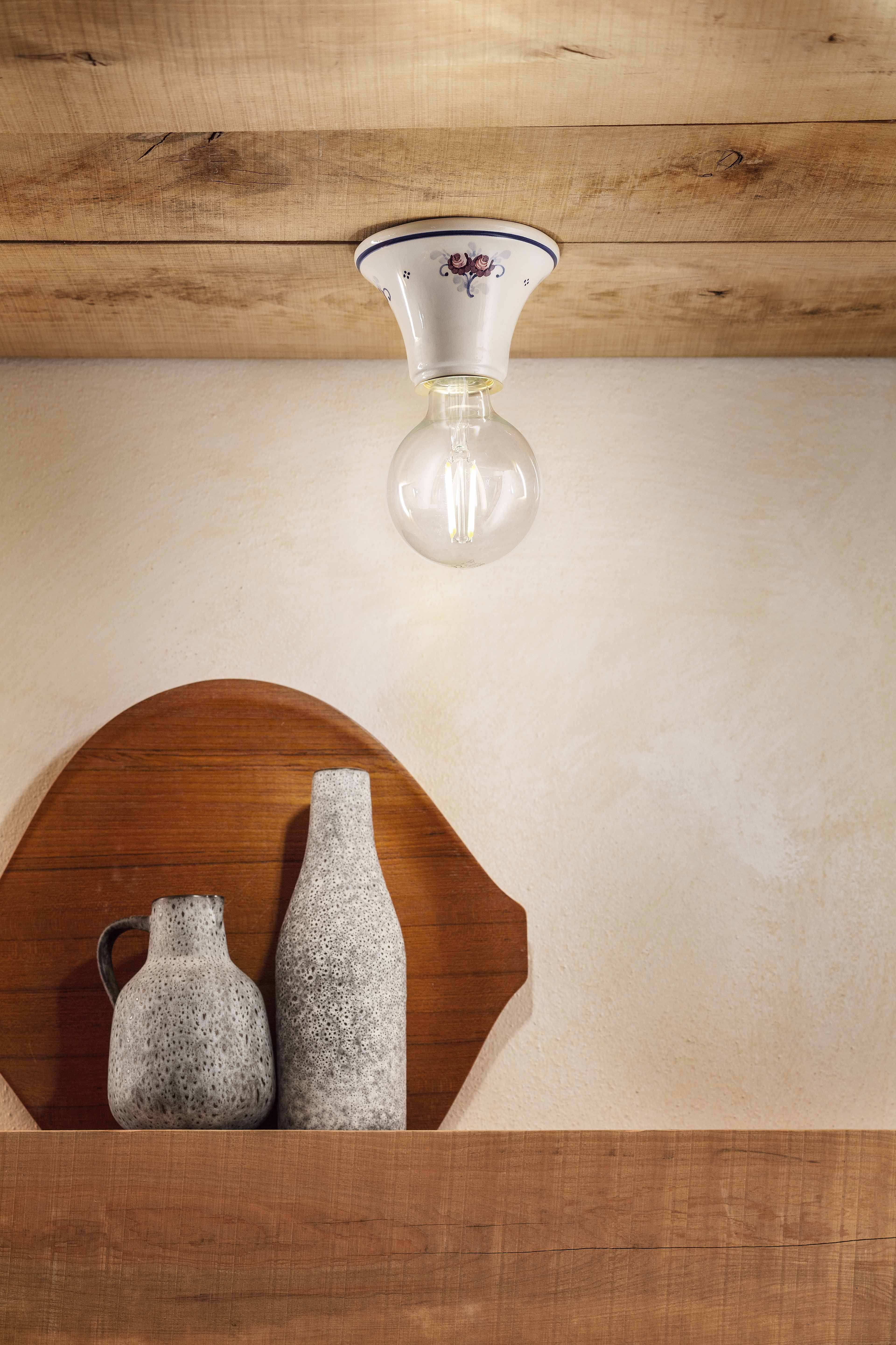 Biely keramický strop TRIESTE s modro-ružovým vzorom