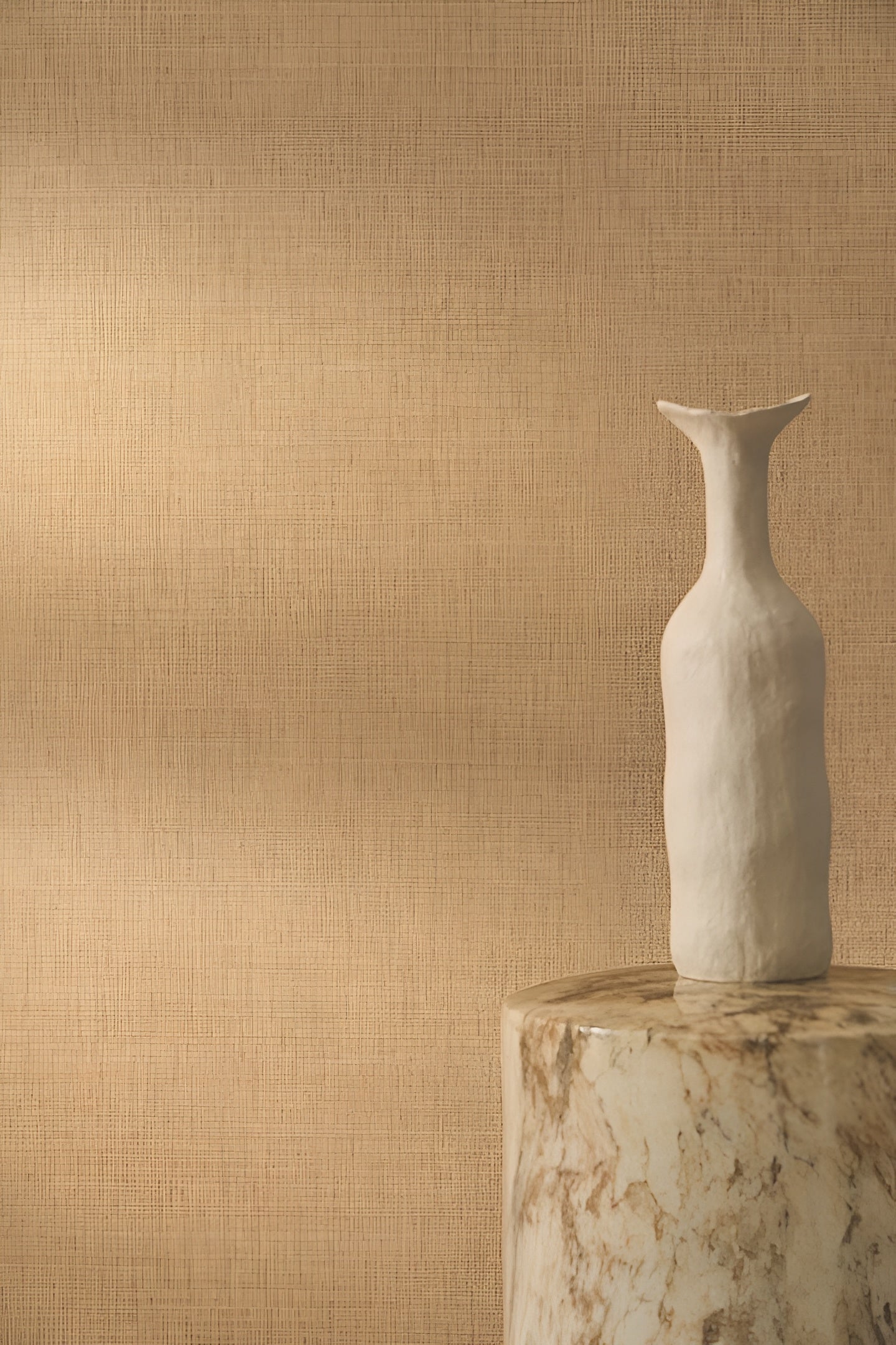 Tapeta so štruktúrou napodobňujúcou splietanie abaky FIBRA - CAMEL tmavobéžová