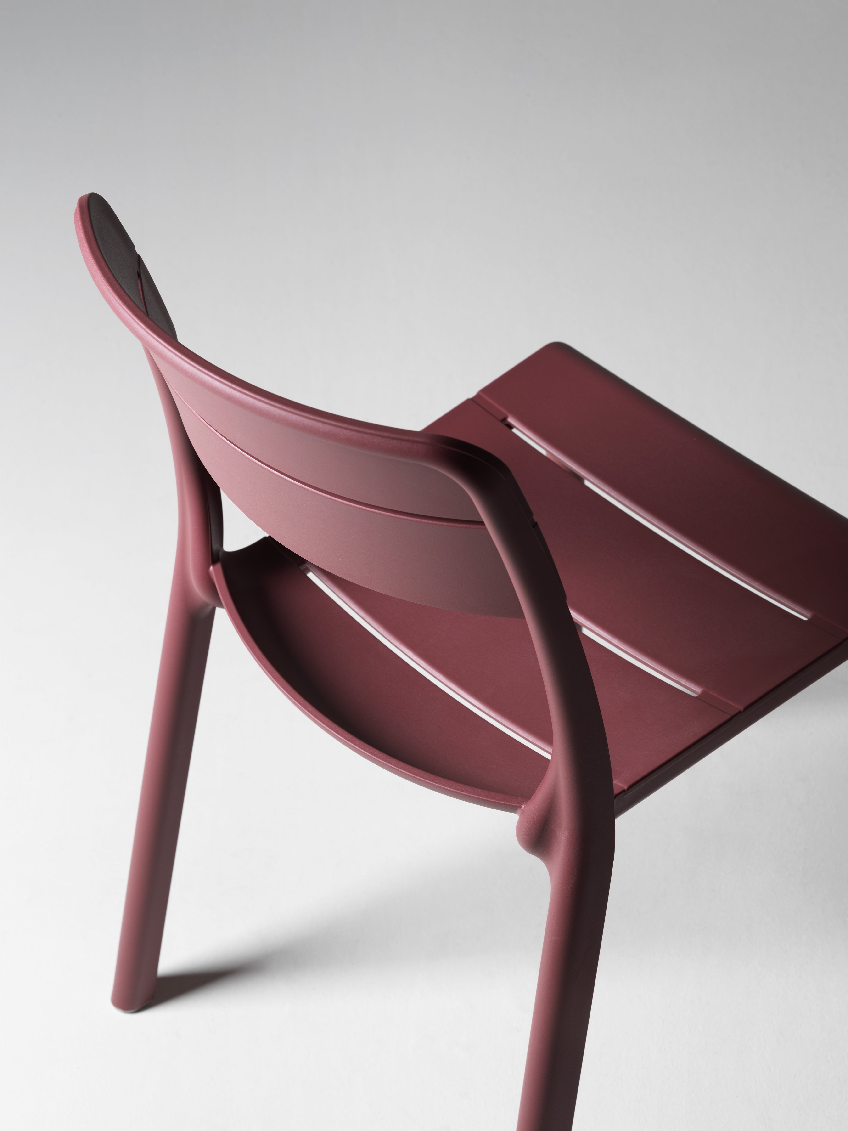 CASSIA Outdoor Chair in Burgundy