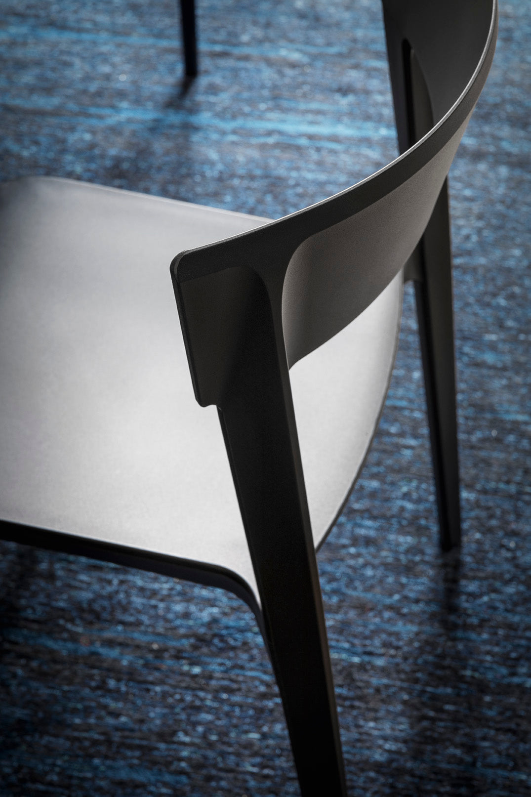 Stolička SKIN biela