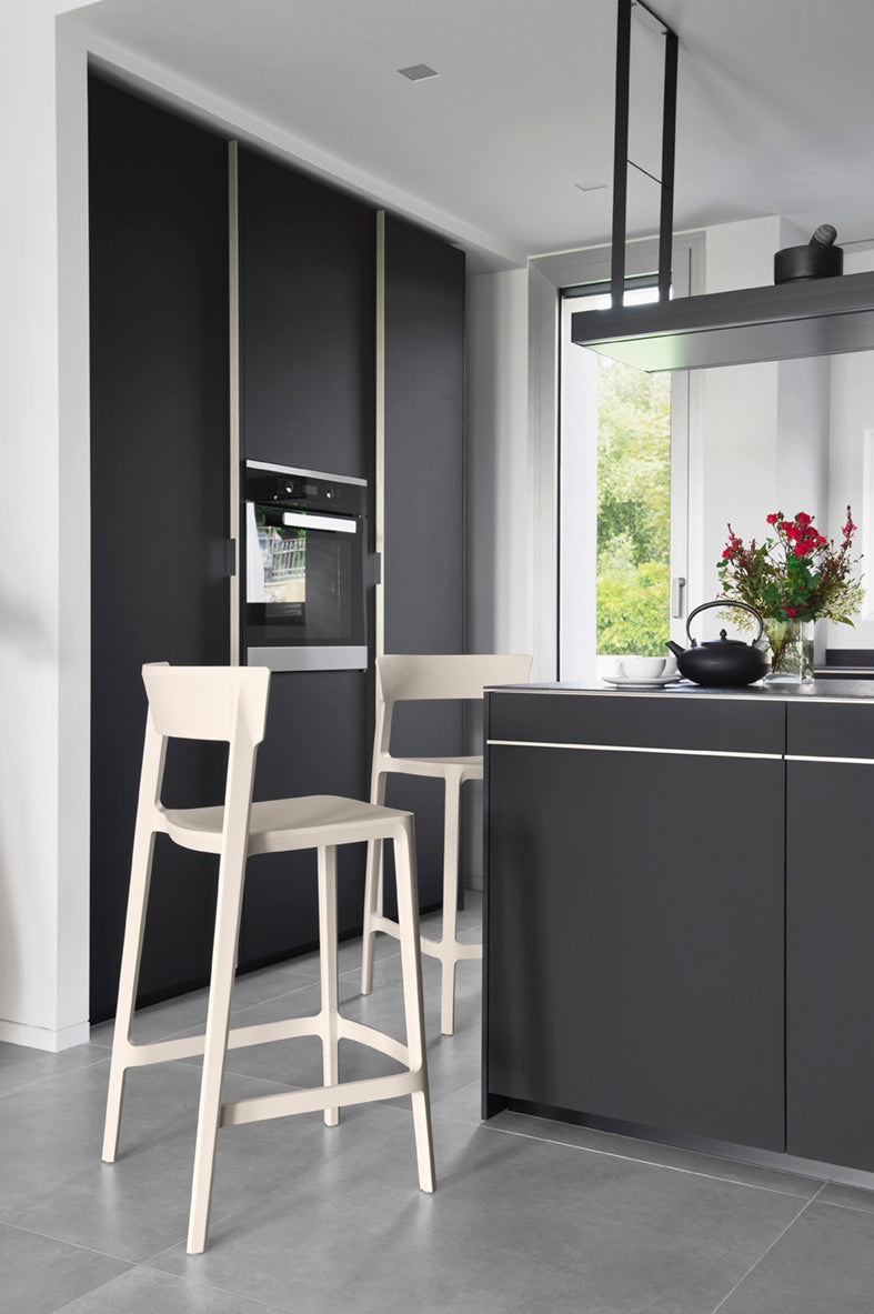 Barová stolička SKIN biela