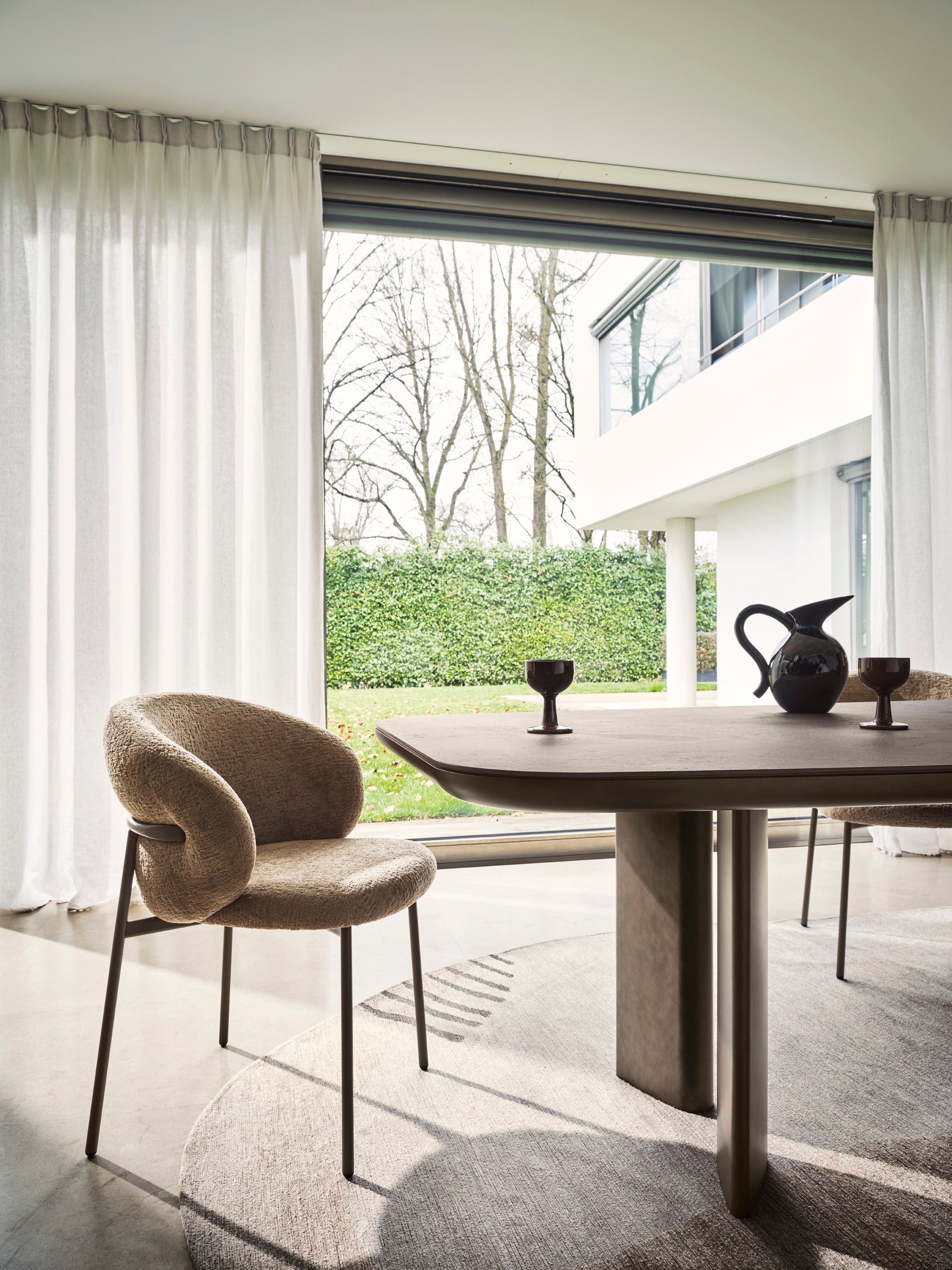 Stôl SANDY hnedá doska s hnedým brúseným podstavcom