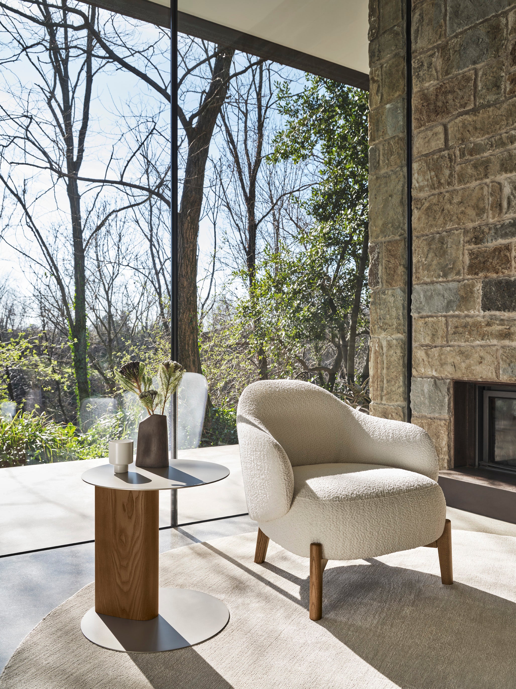 Bočný stolík SANDY čierna doska s čiernym dreveným podstavcom