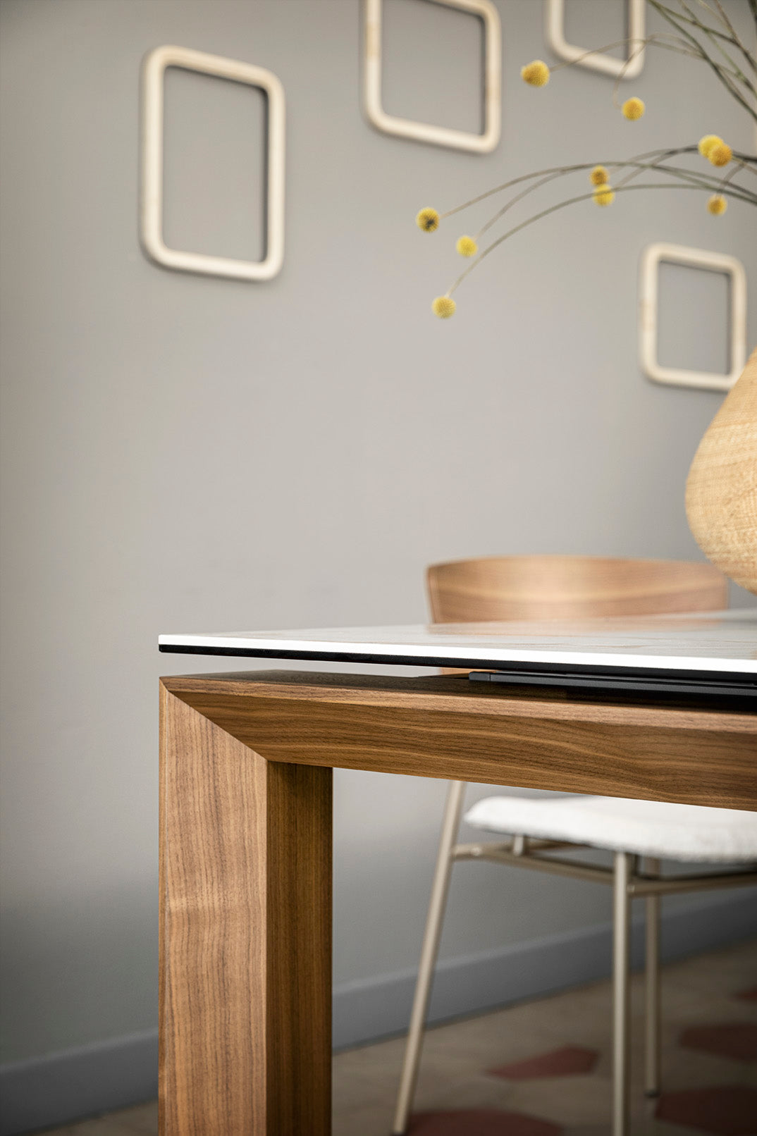 Extendable table OMNIA beige top with walnut base