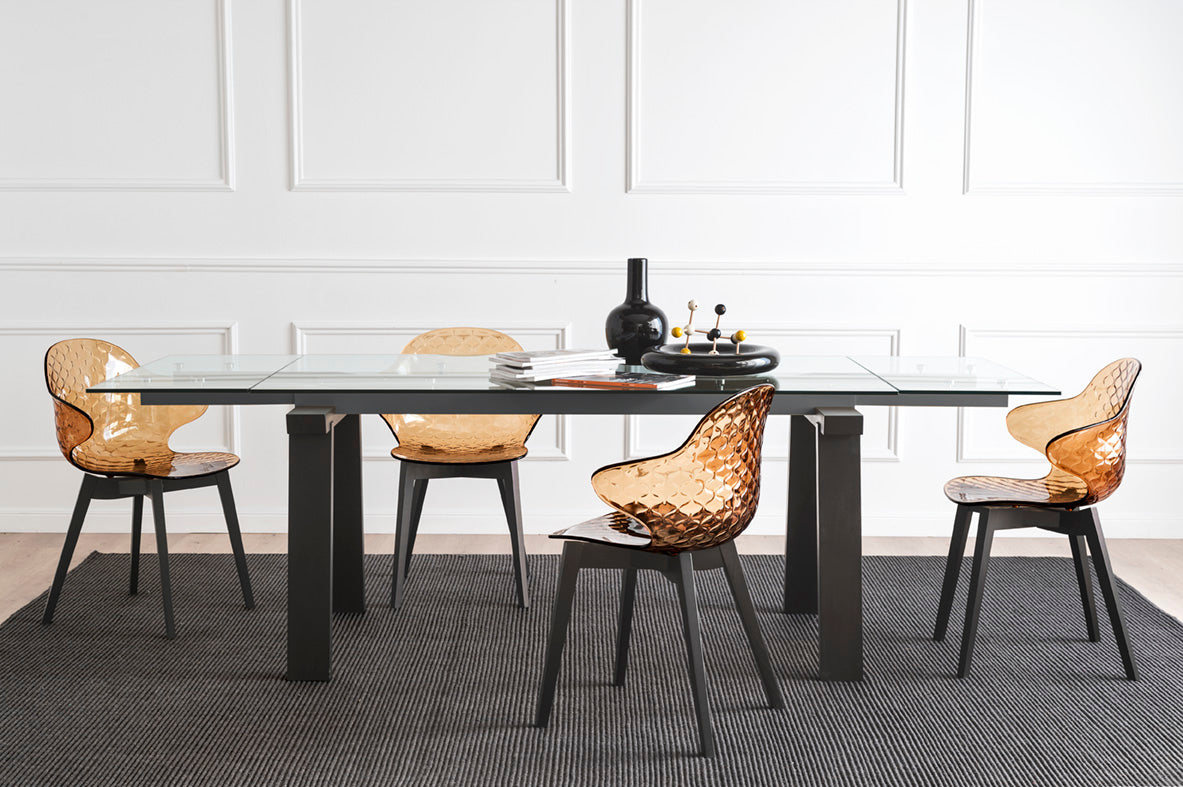 LEVANTE extendable table with glass top and graphite base