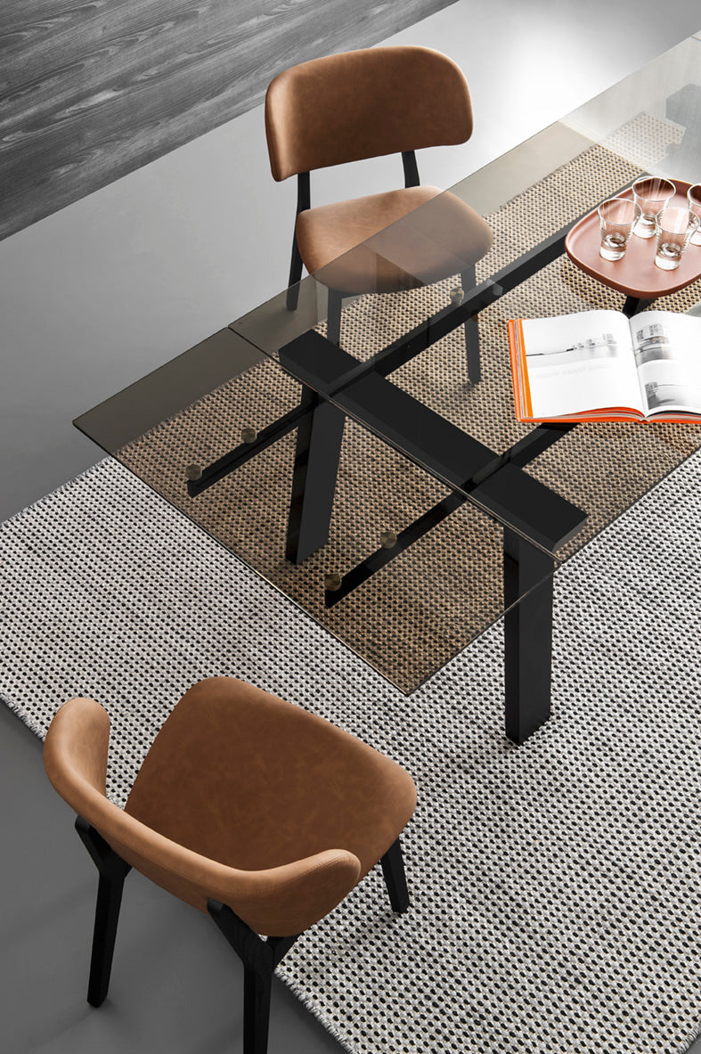 LEVANTE extendable table with glass top and graphite base