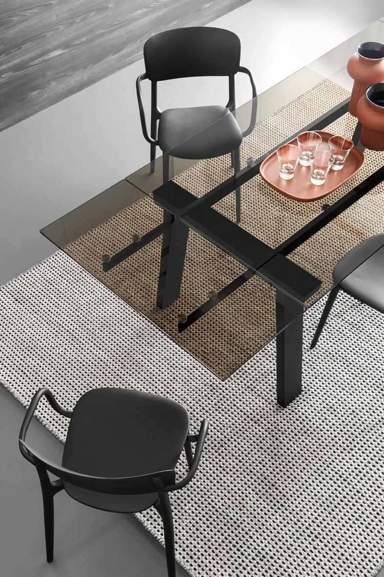 LEVANTE extendable table with glass top and graphite base