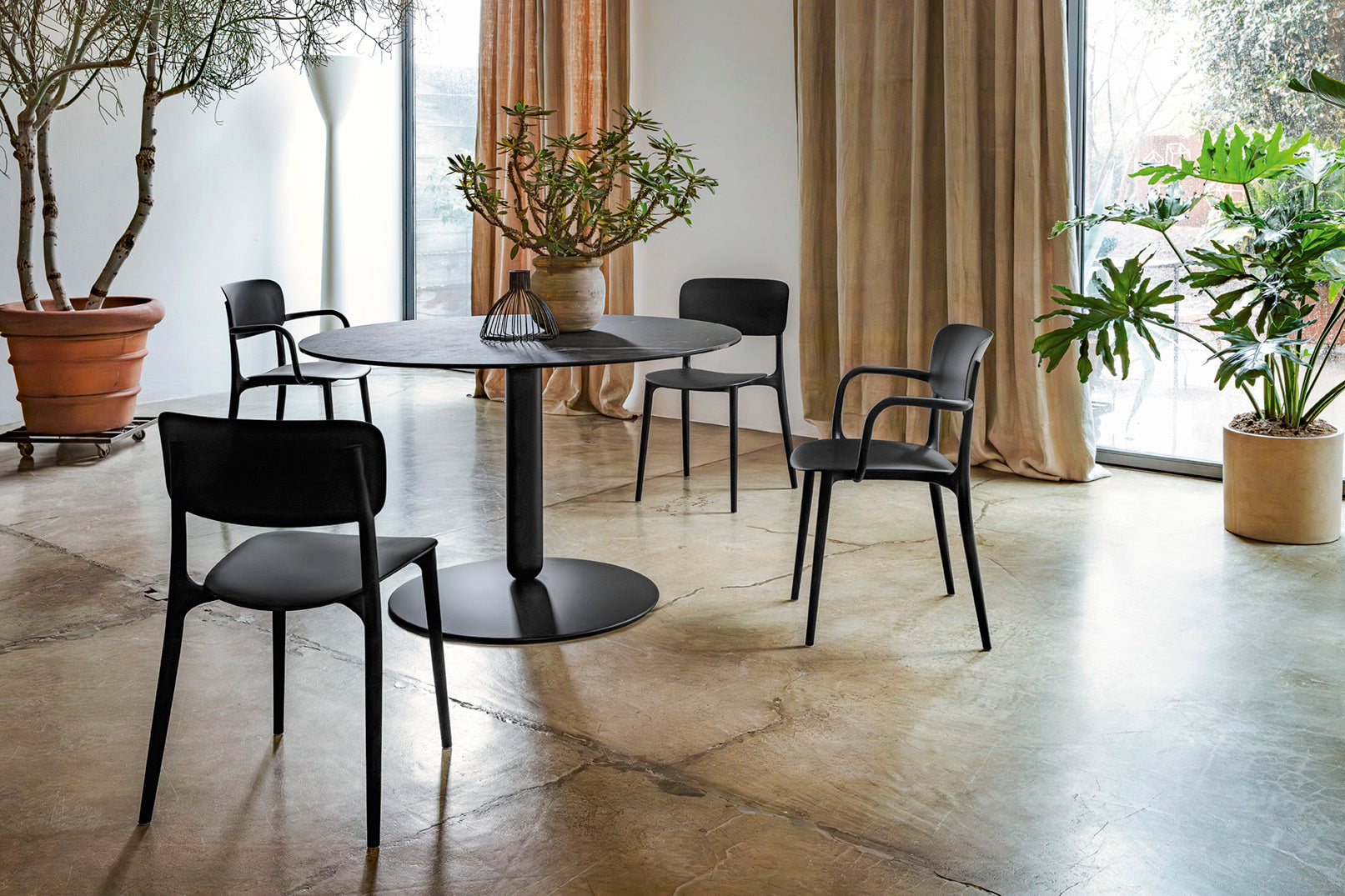 Armchair with Armrests LIBERTY black