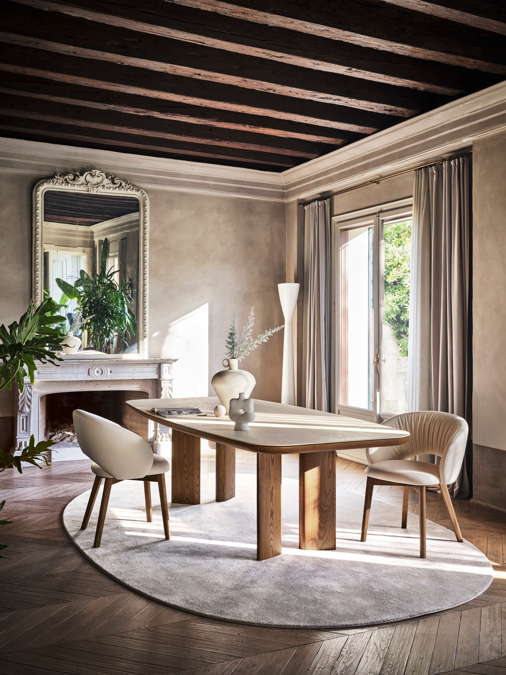 Upholstered ANIME Chair with Black Wooden Base