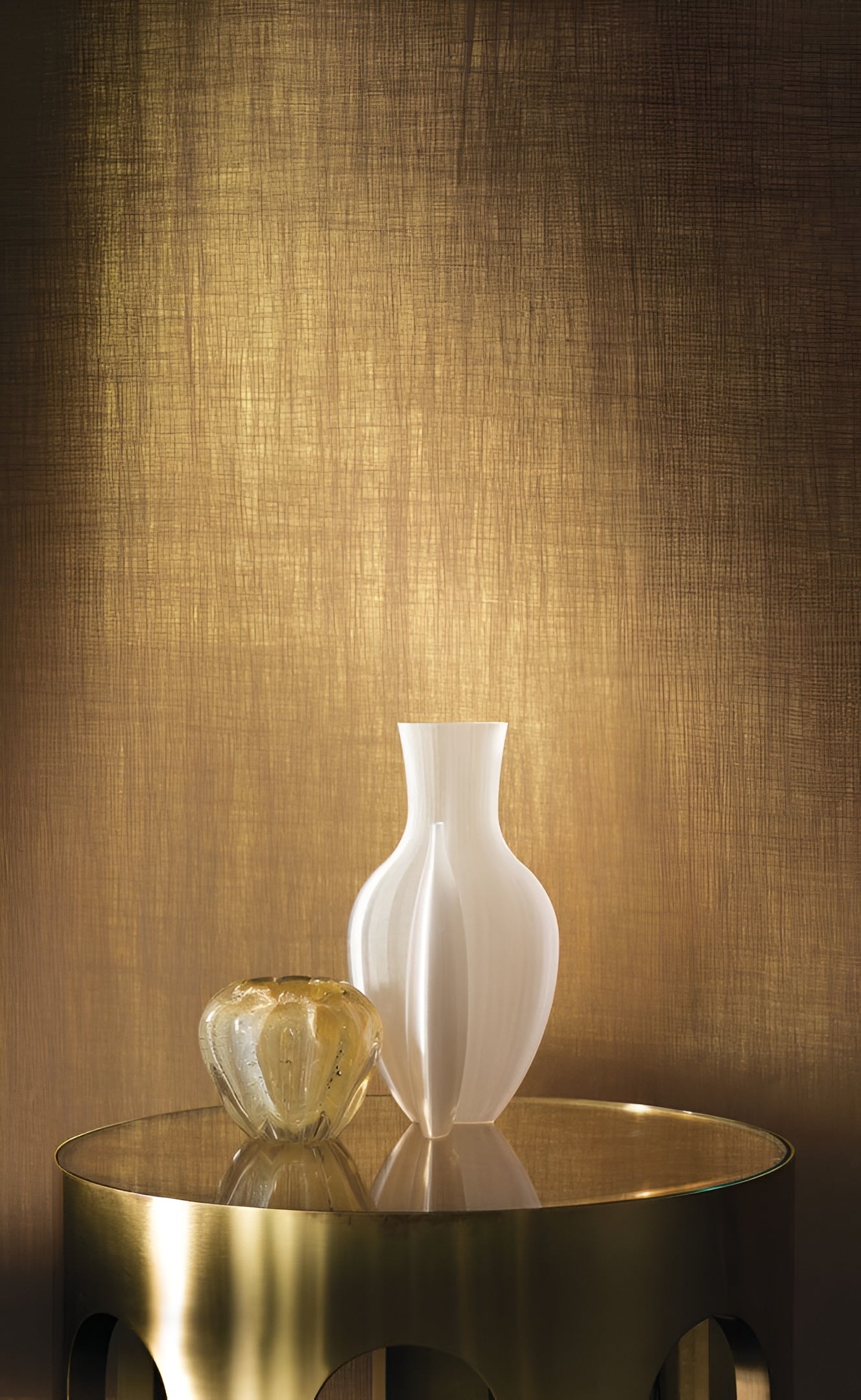 Textile wallpaper with a metallic structure HEMERA - Golden OCRE