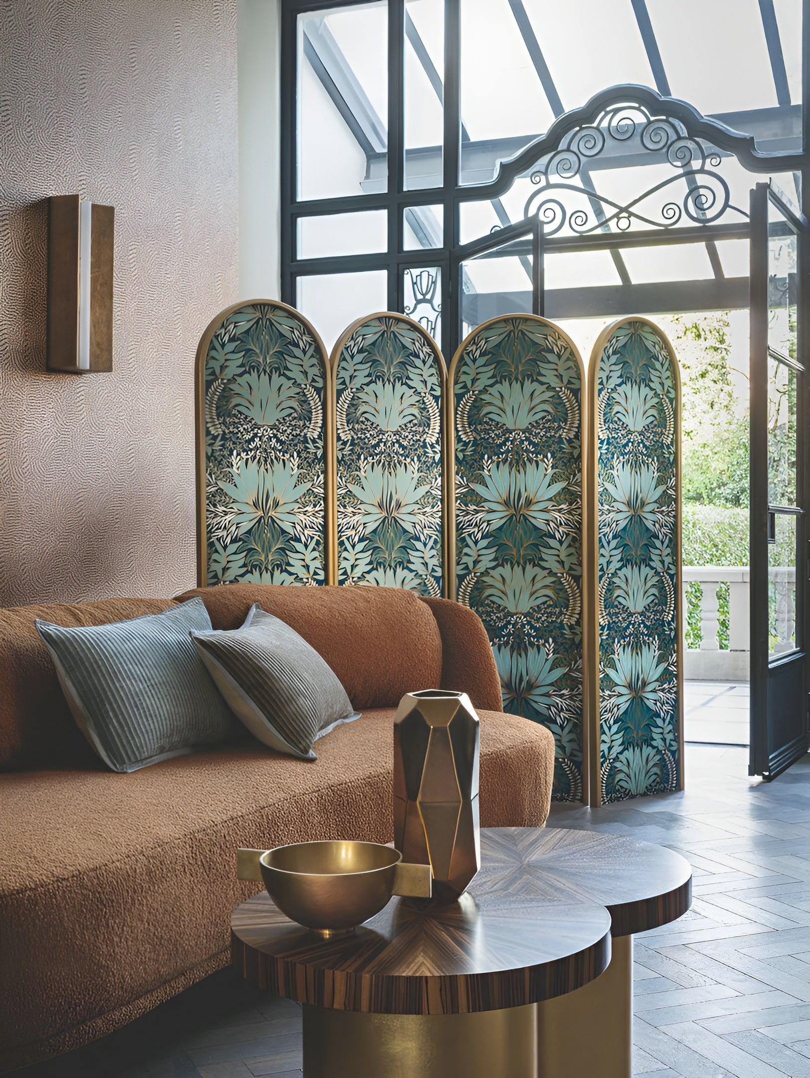 CHARDON floral pattern wallpaper - BLUE/RUST blue with pink