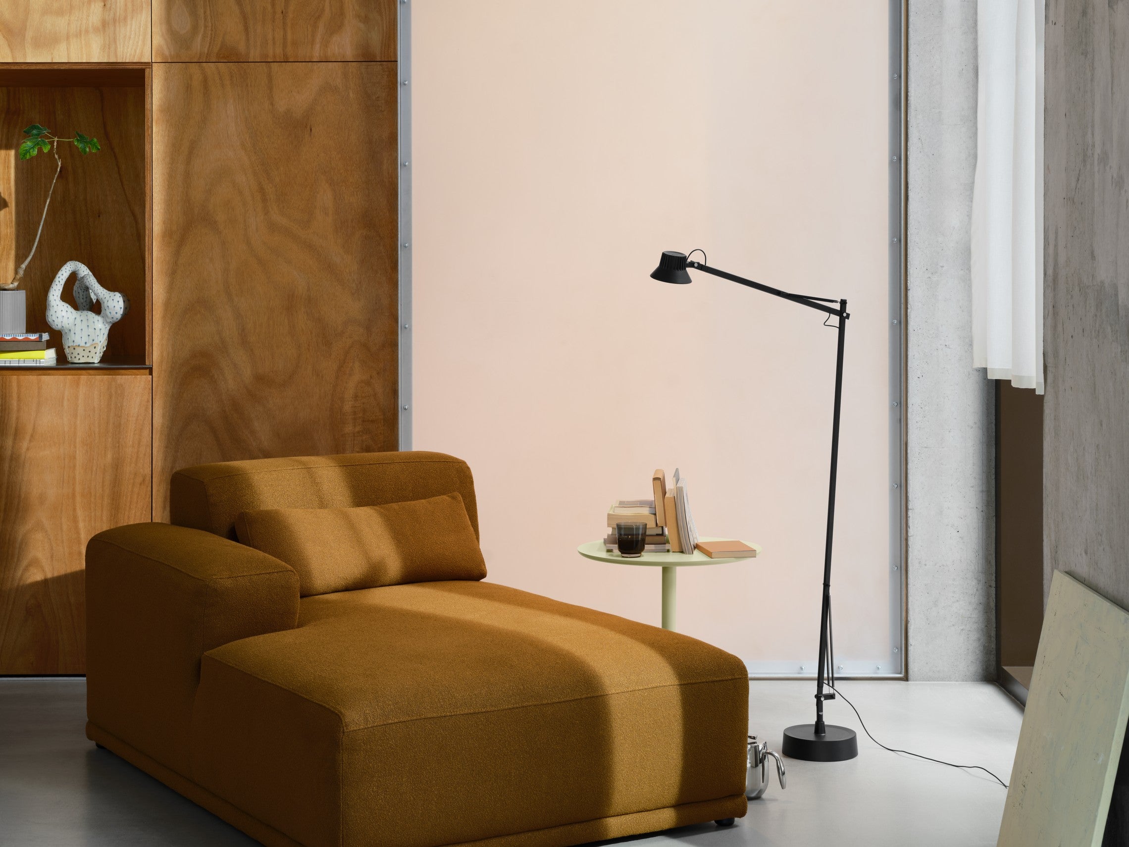 Adjustable reading floor lamp DEDICATE black