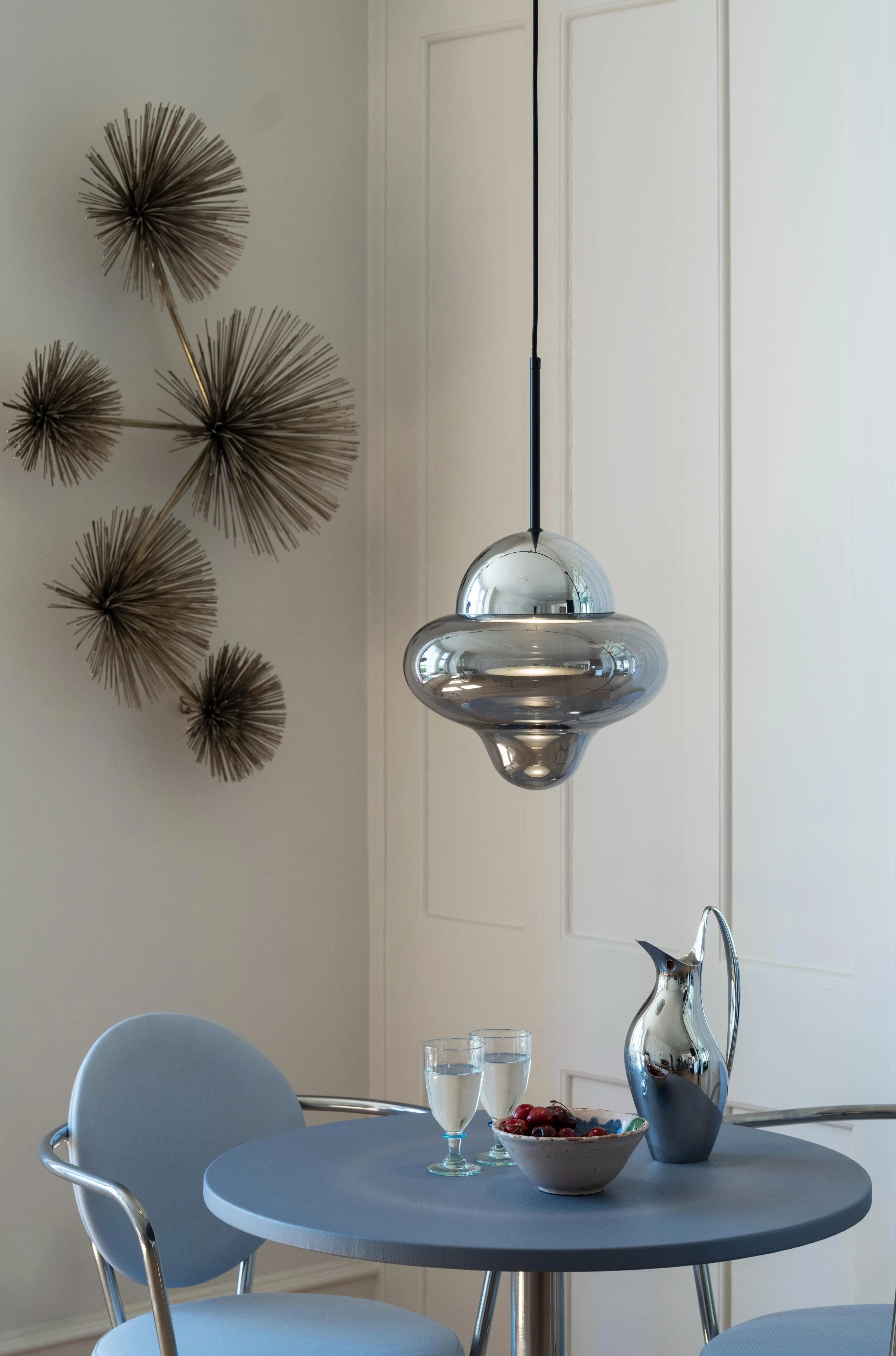 Lampa wisząca NUTTY szkło dymione ze srebrnym wykończeniem – Design By Us