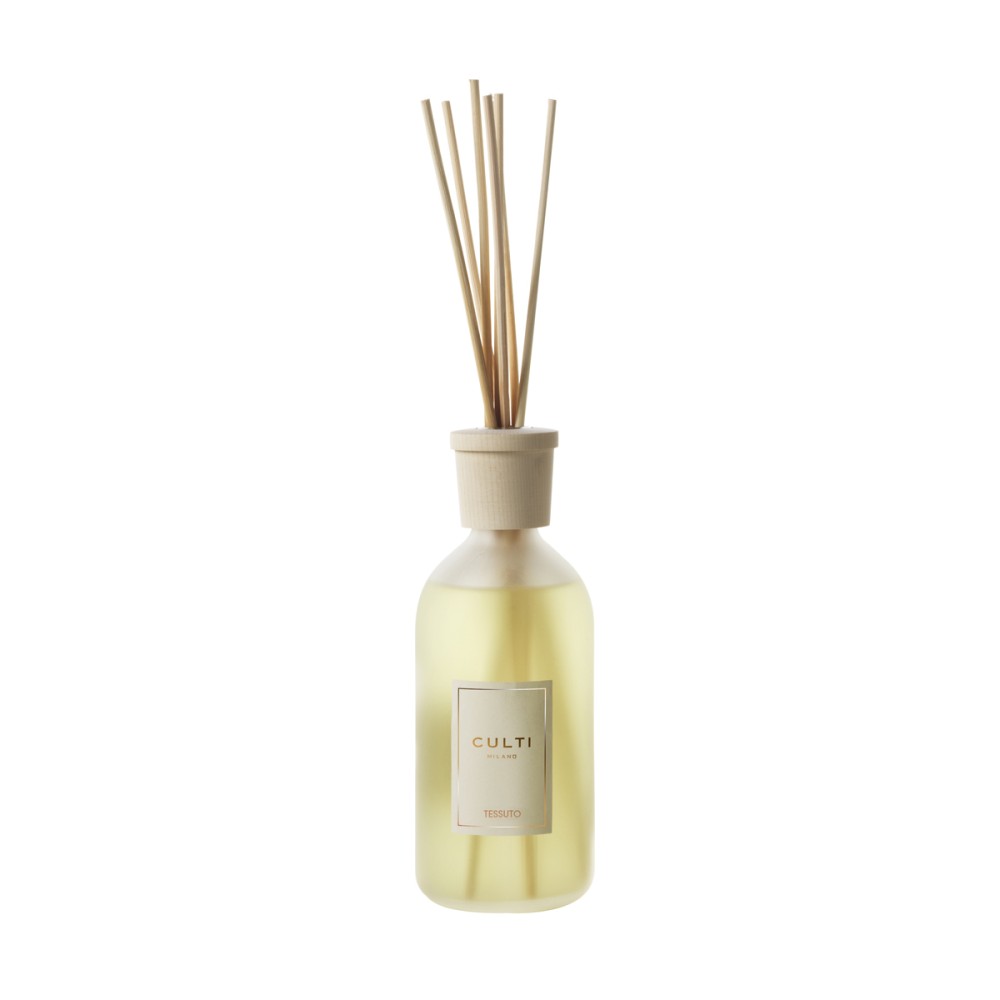 STILE - TESSUTO Scent Diffuser with notes of blackcurrant leaves, cotton flowers, jasmine, and white musk.