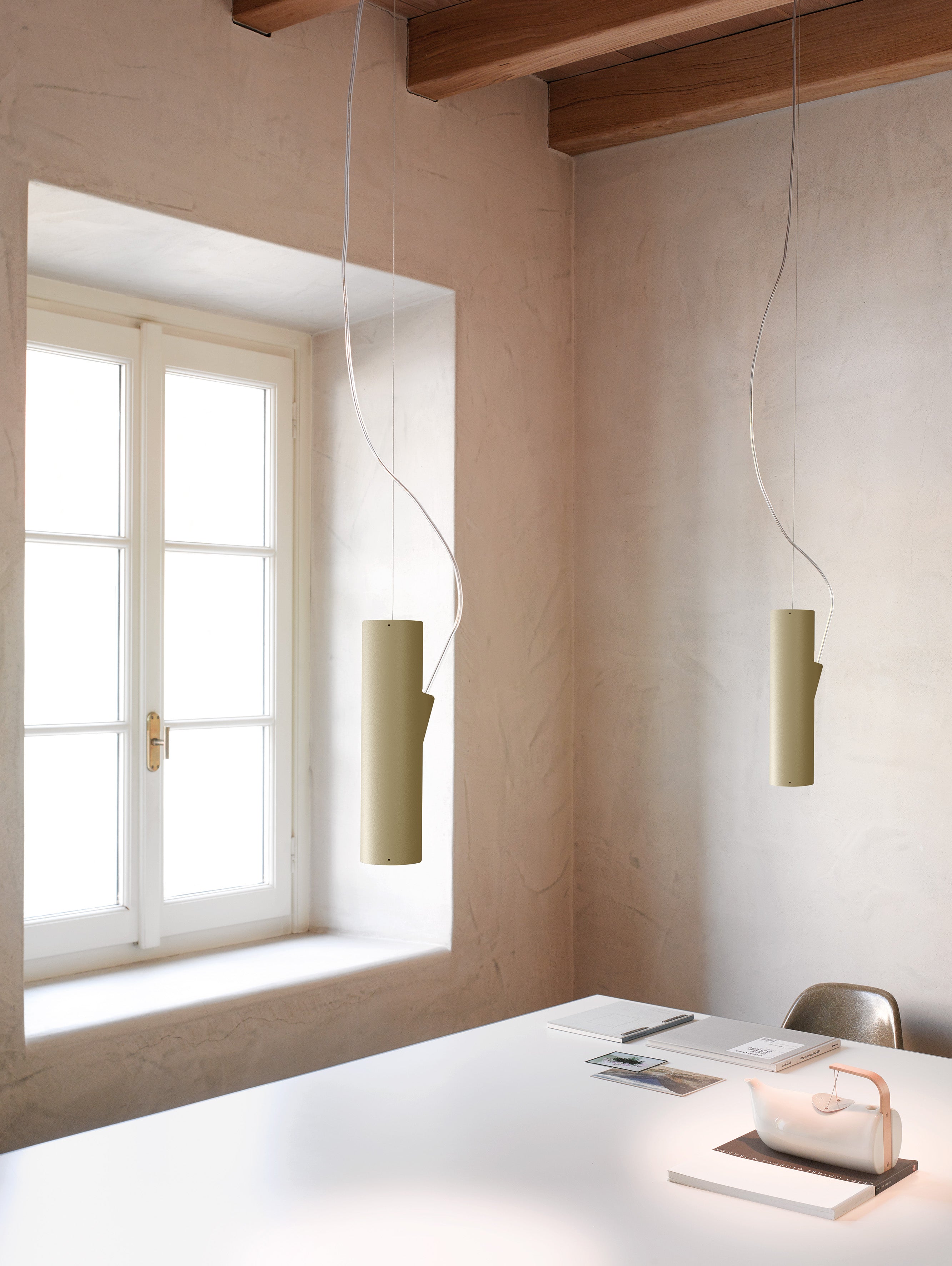 E04 hanging lamp brass