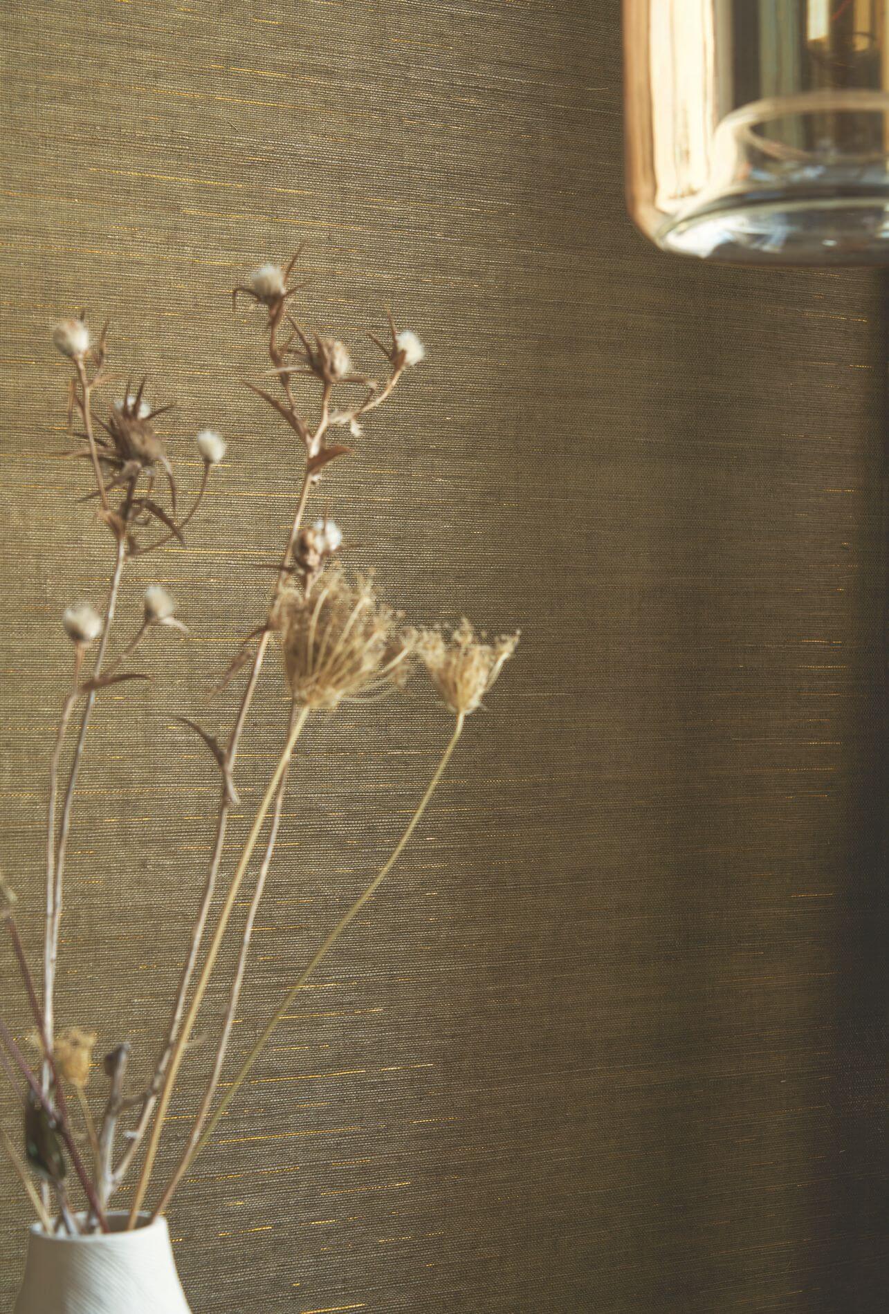 Tapeta štruktúrna prírodná napodobňujúca listy agávy STRIATA - ANTRACIT/SILVER antracitový so strieborným