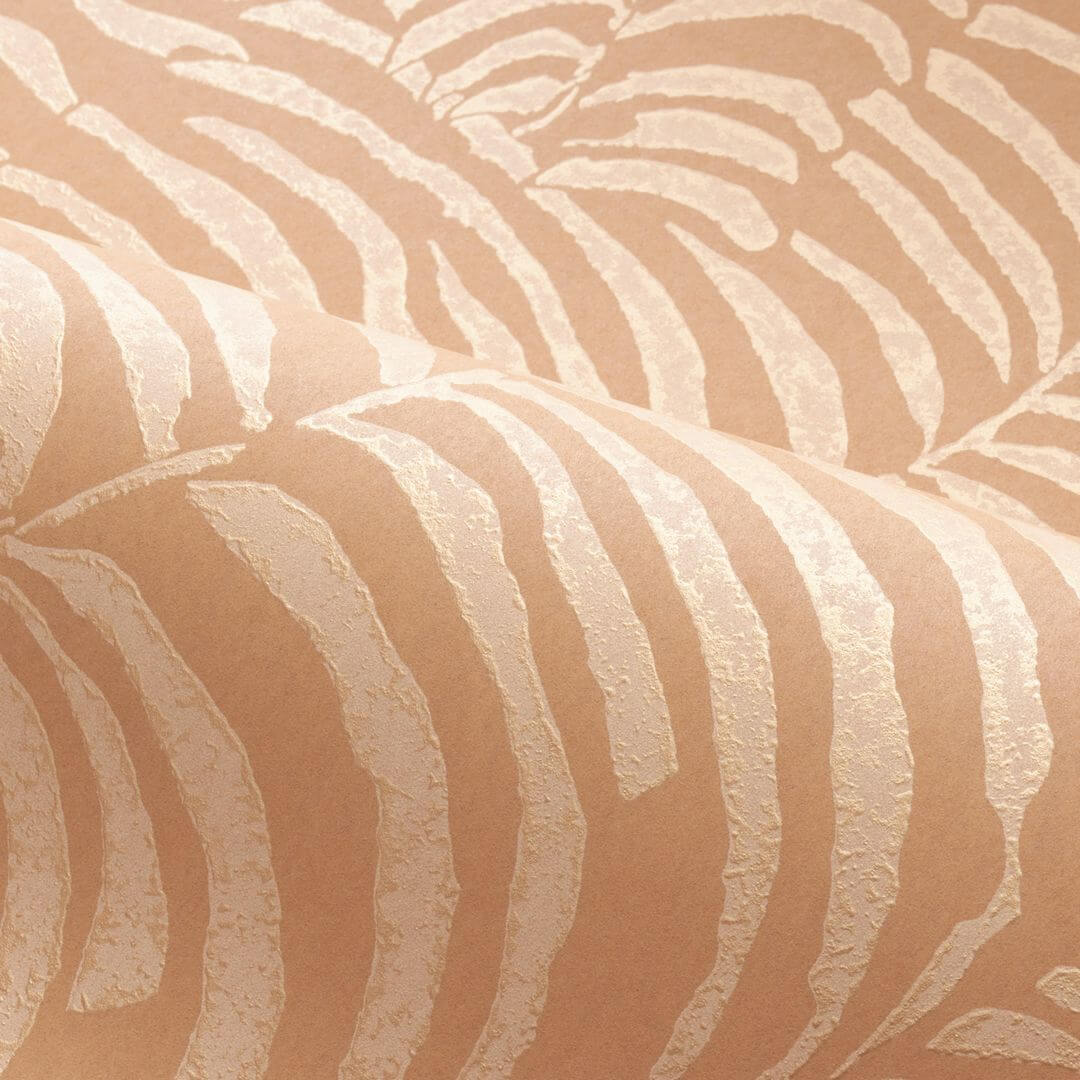 Metallic wallpaper with a fern leaf plant motif NOBILE - NUDE/DORÉ beige with gold