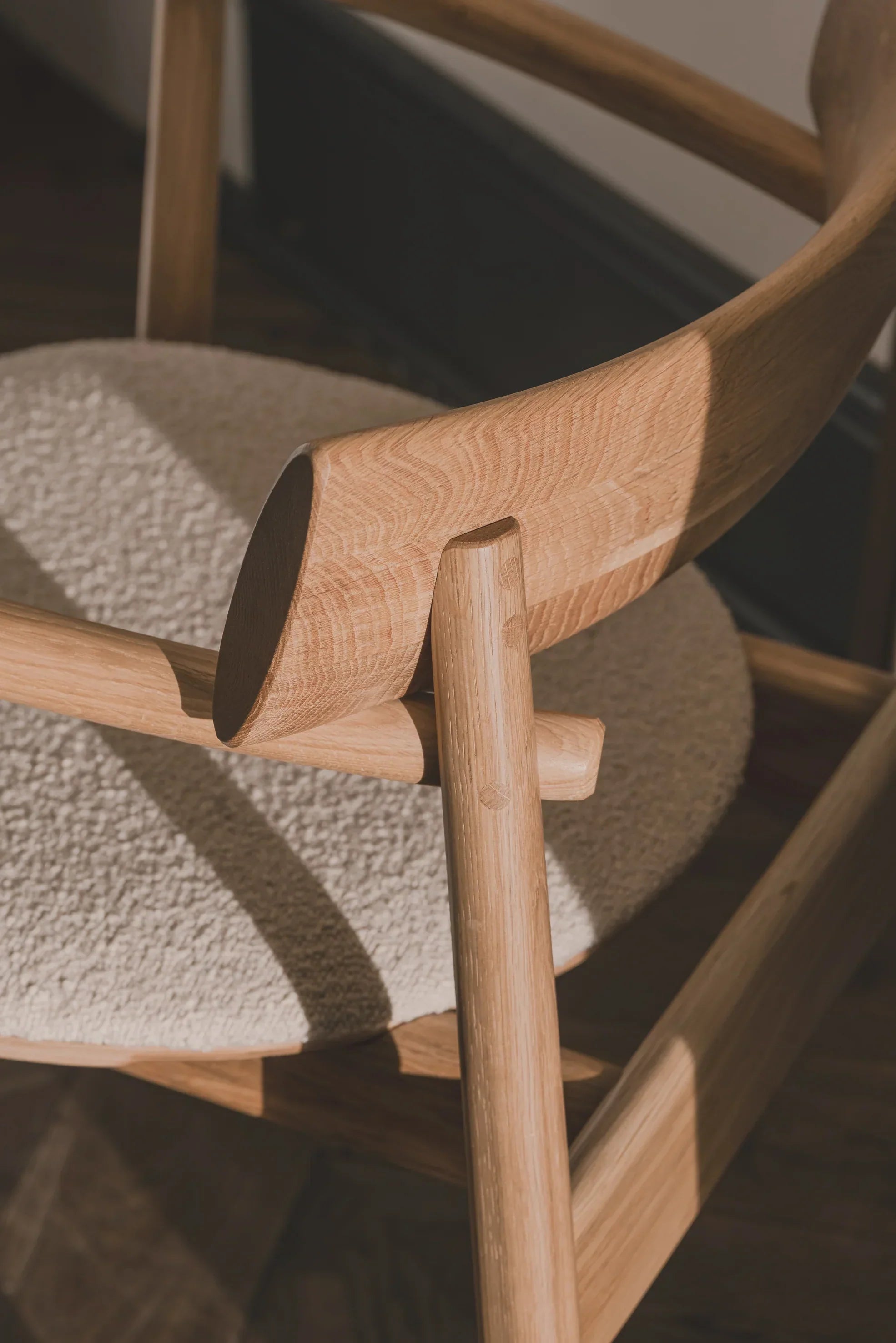 Stolička ELIPSA SOFT čierne dubové drevo a čierny boucle