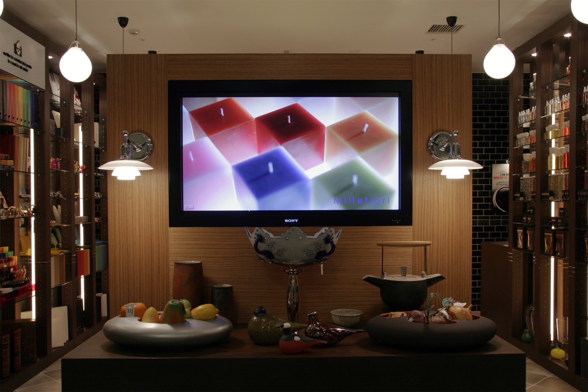 Nástenná lampa PH 2/1 biela s chrómovým podstavcom