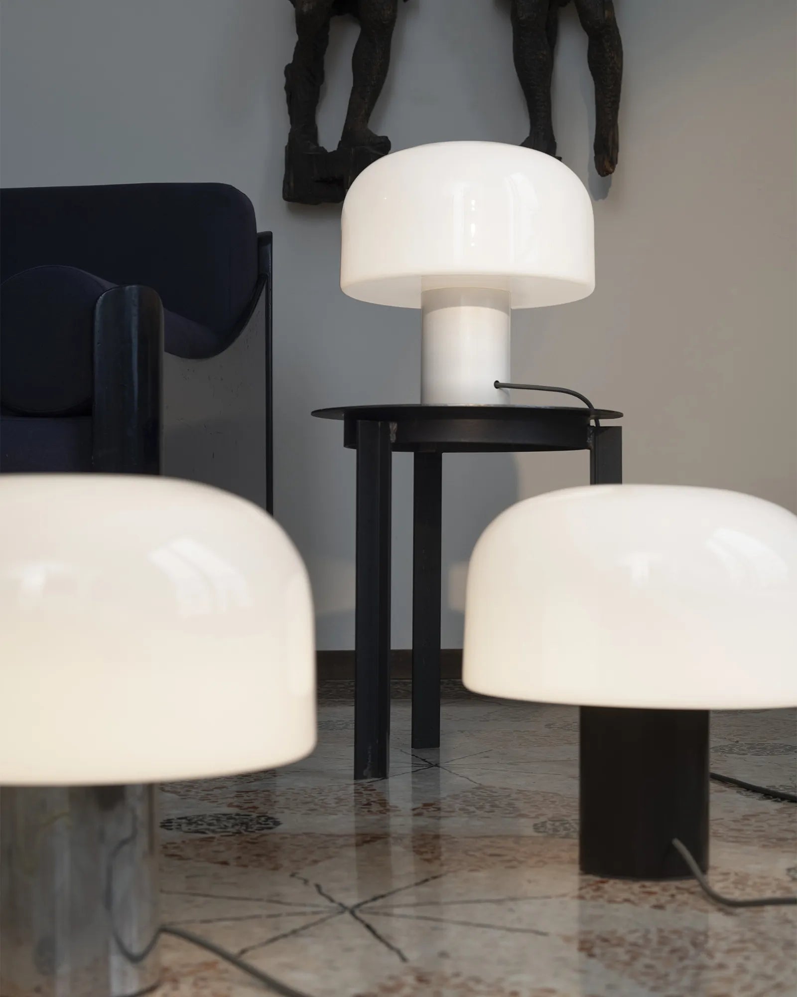 Stolná lampa BELLHOP T biela