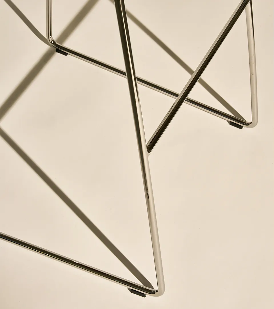 Hoker GUBI 3D biele sedenie s chrómovaným podstavcom