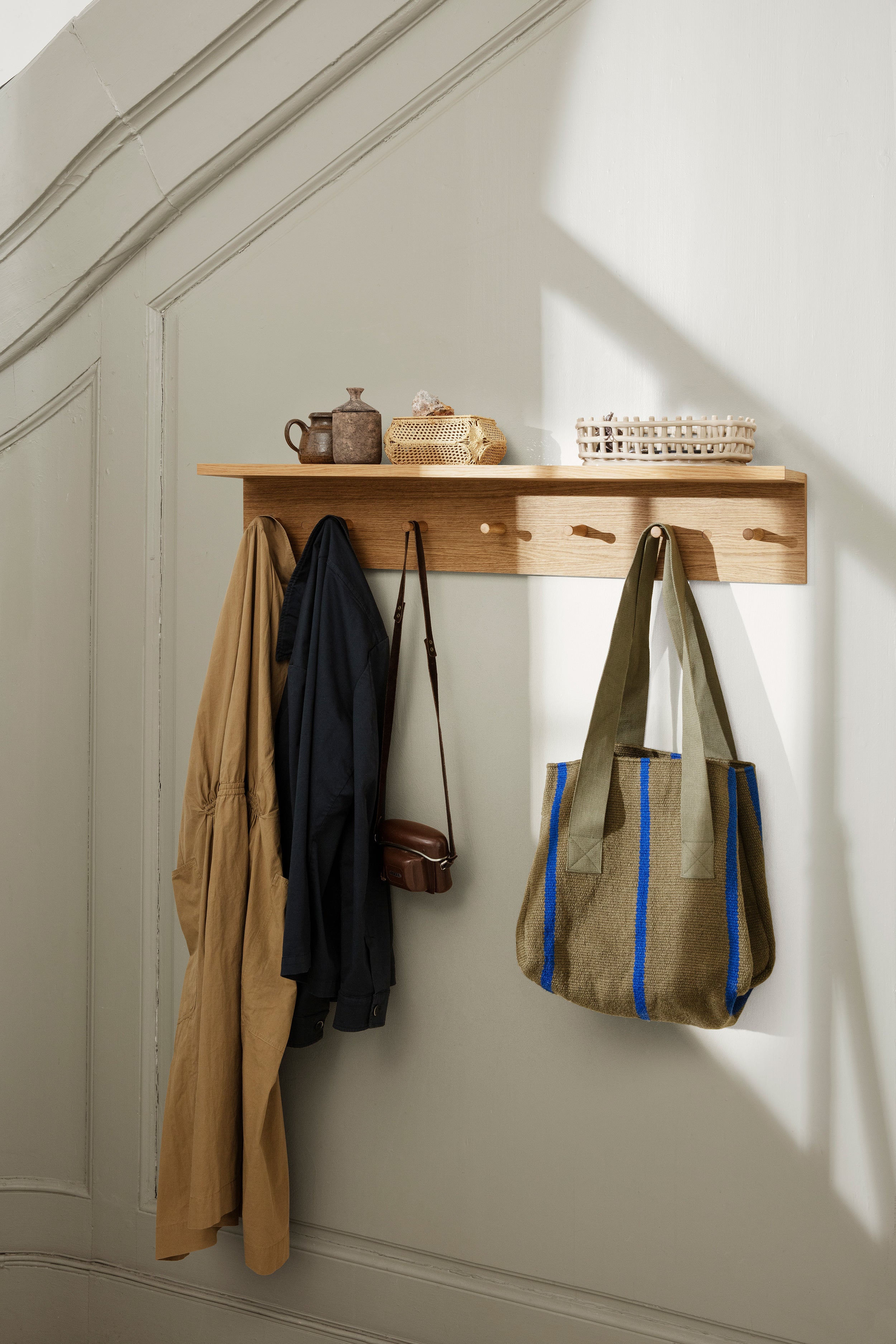 PLACE RACK coat rack with shelf, oiled oak veneer