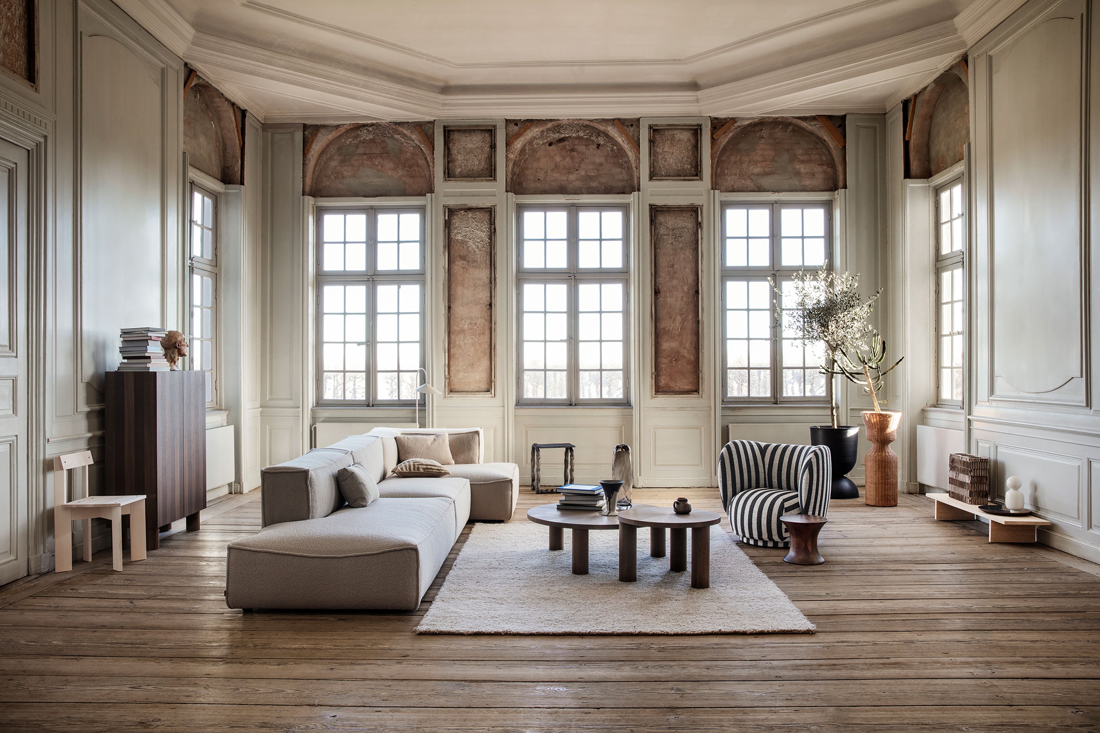 Bočný stolík POST tmavohnedý dubový dyha