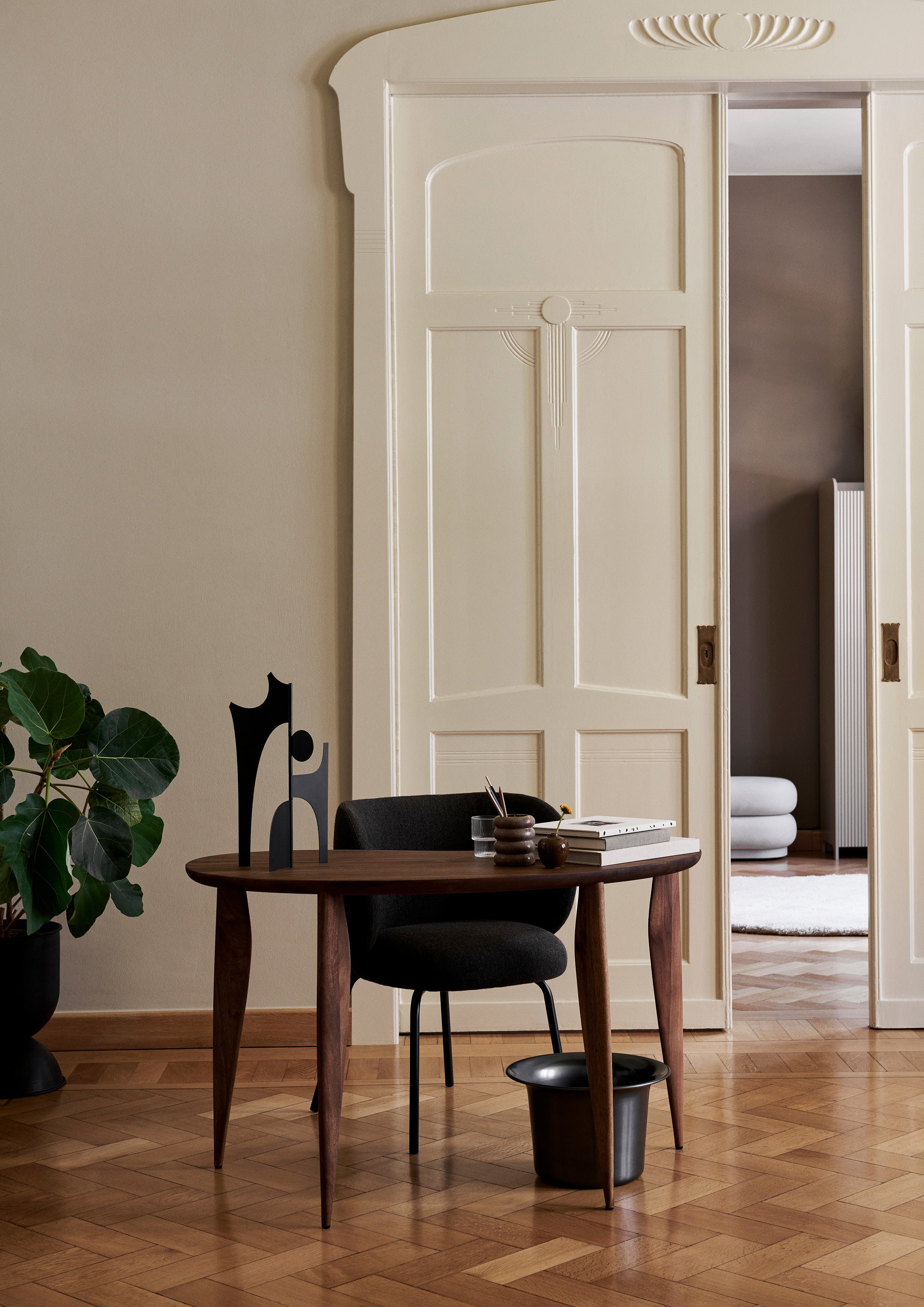 Dekorácia CONTOUR PIECE čierna