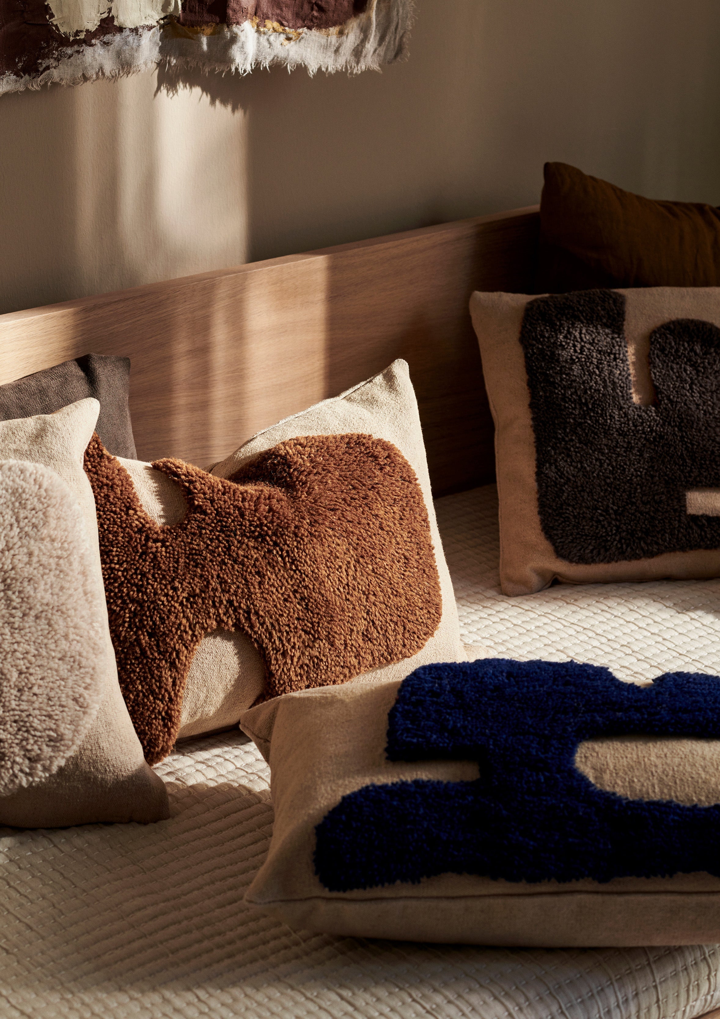 Poduška LAY CUSHION béžová s modrou