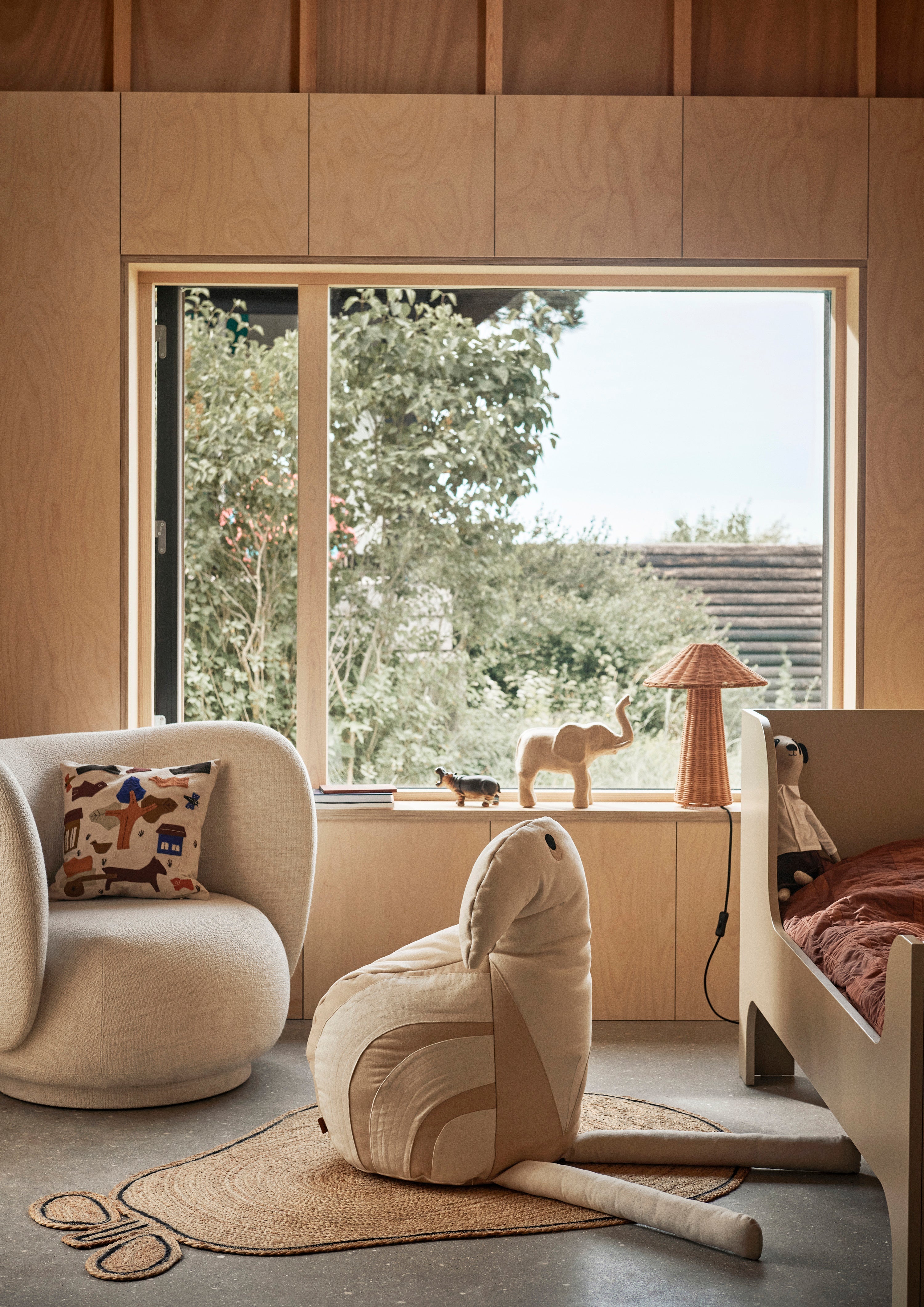 Otočný kreslo RICO LOUNGE Faded Velvet béžové