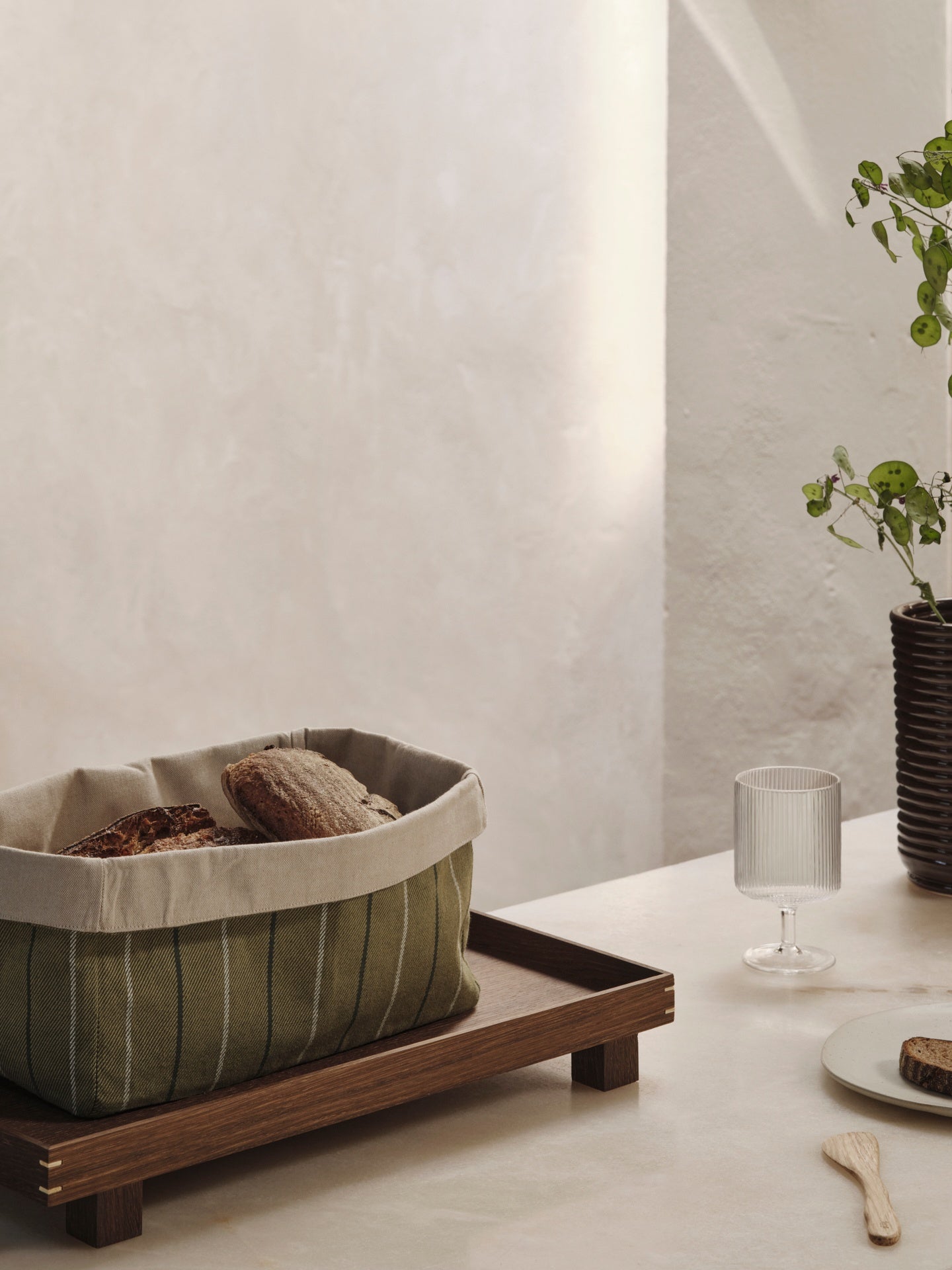 Tácka BON WOODEN dymový dub