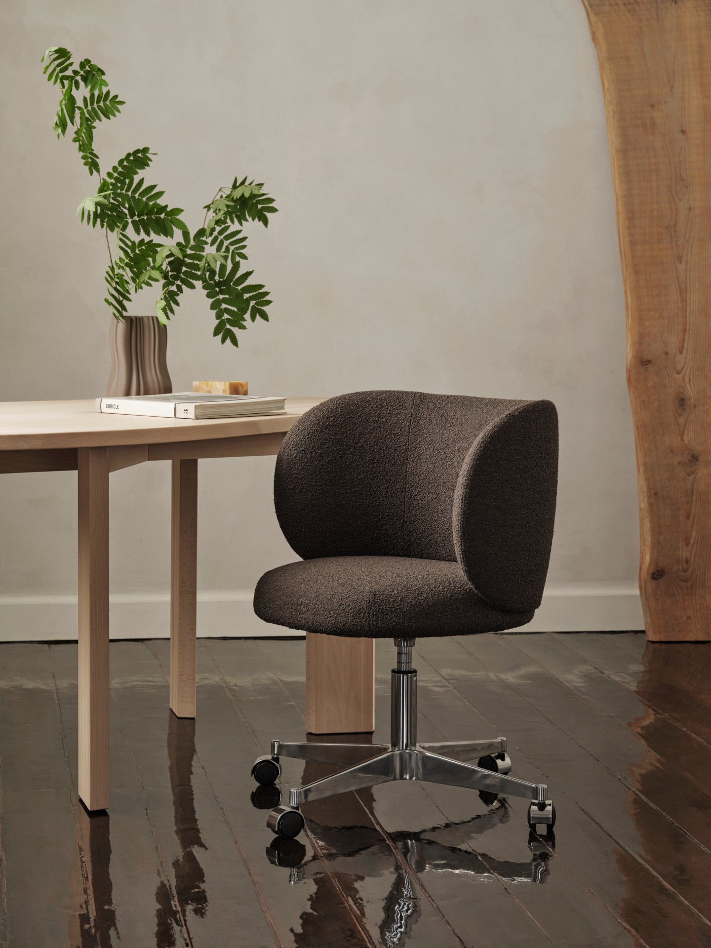 Office chair with Rico Soft Bouclri dark brown armrests