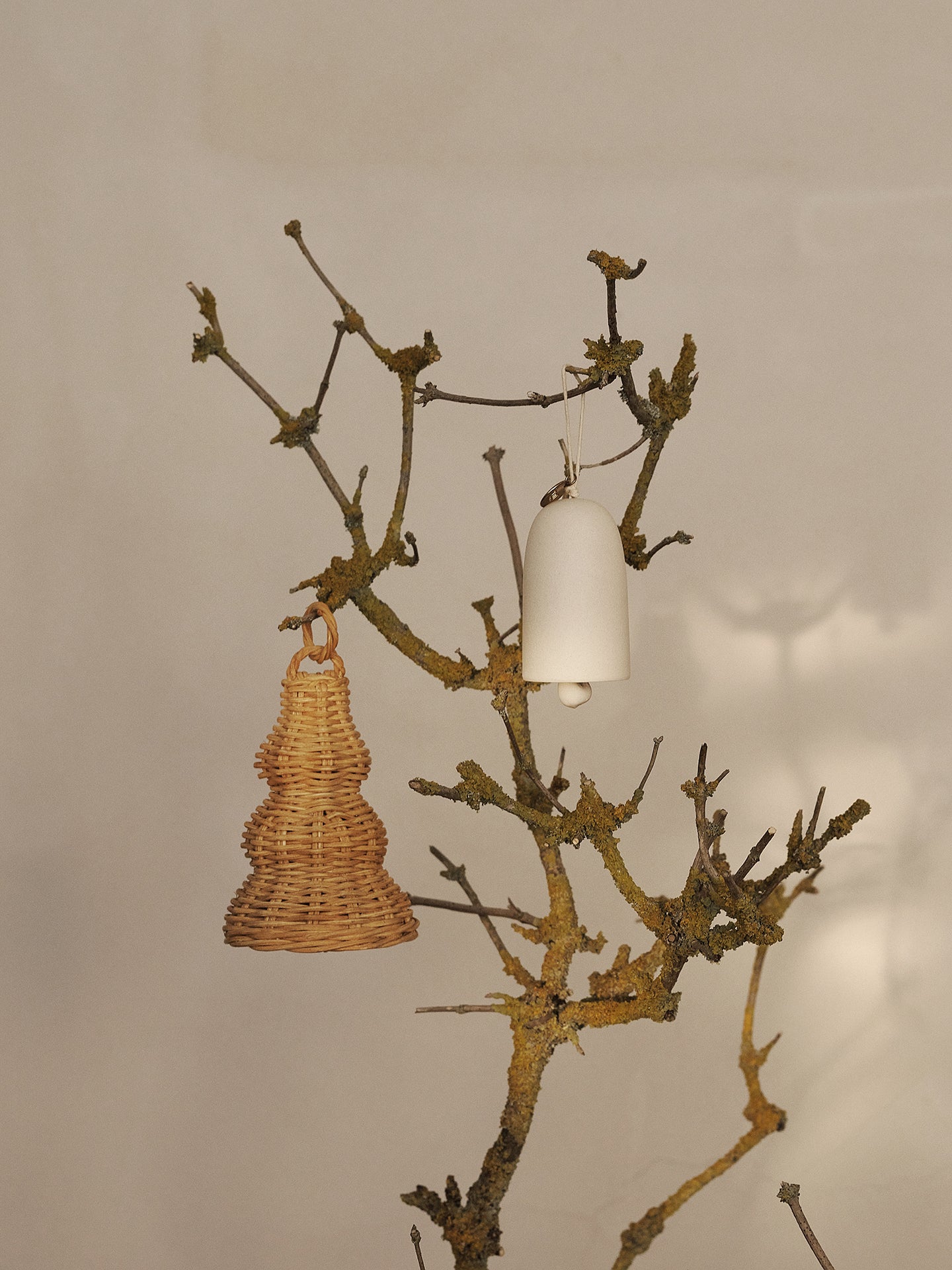 Sada vianočných zvončekov BELL CERAMIC biela so zlatou