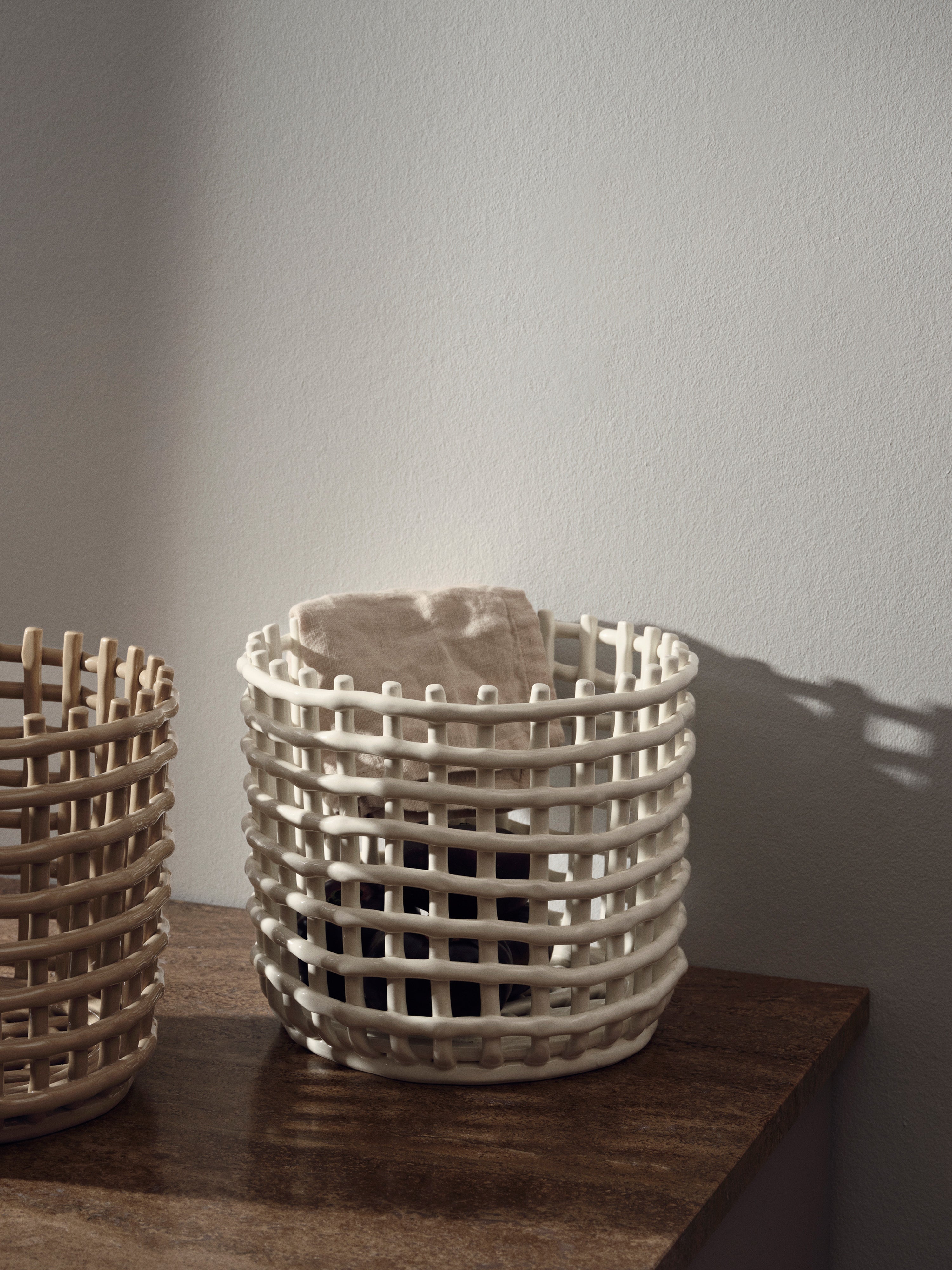 Ceramic basket Basket white