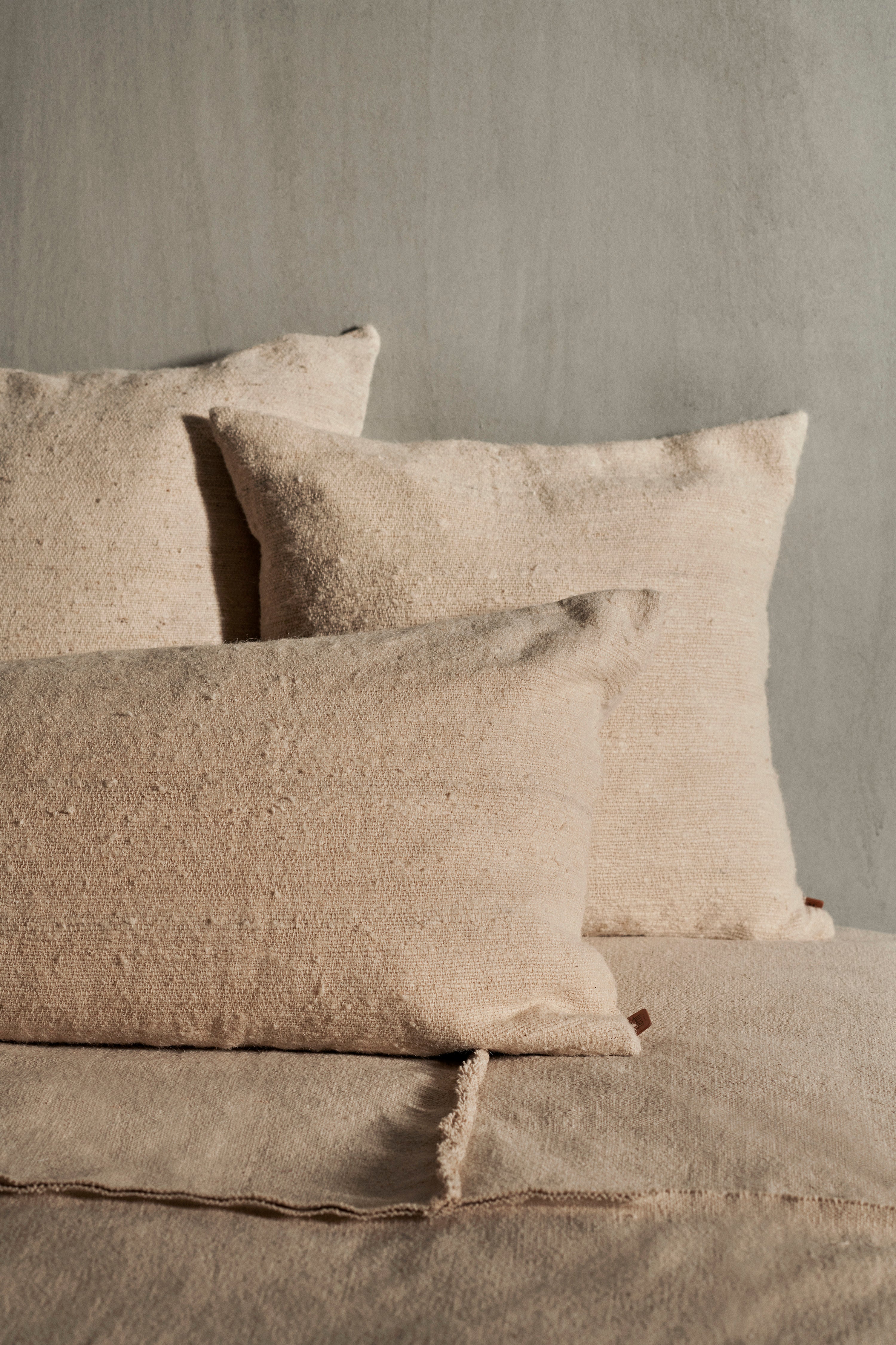 NETTLE LONG decorative pillow beige