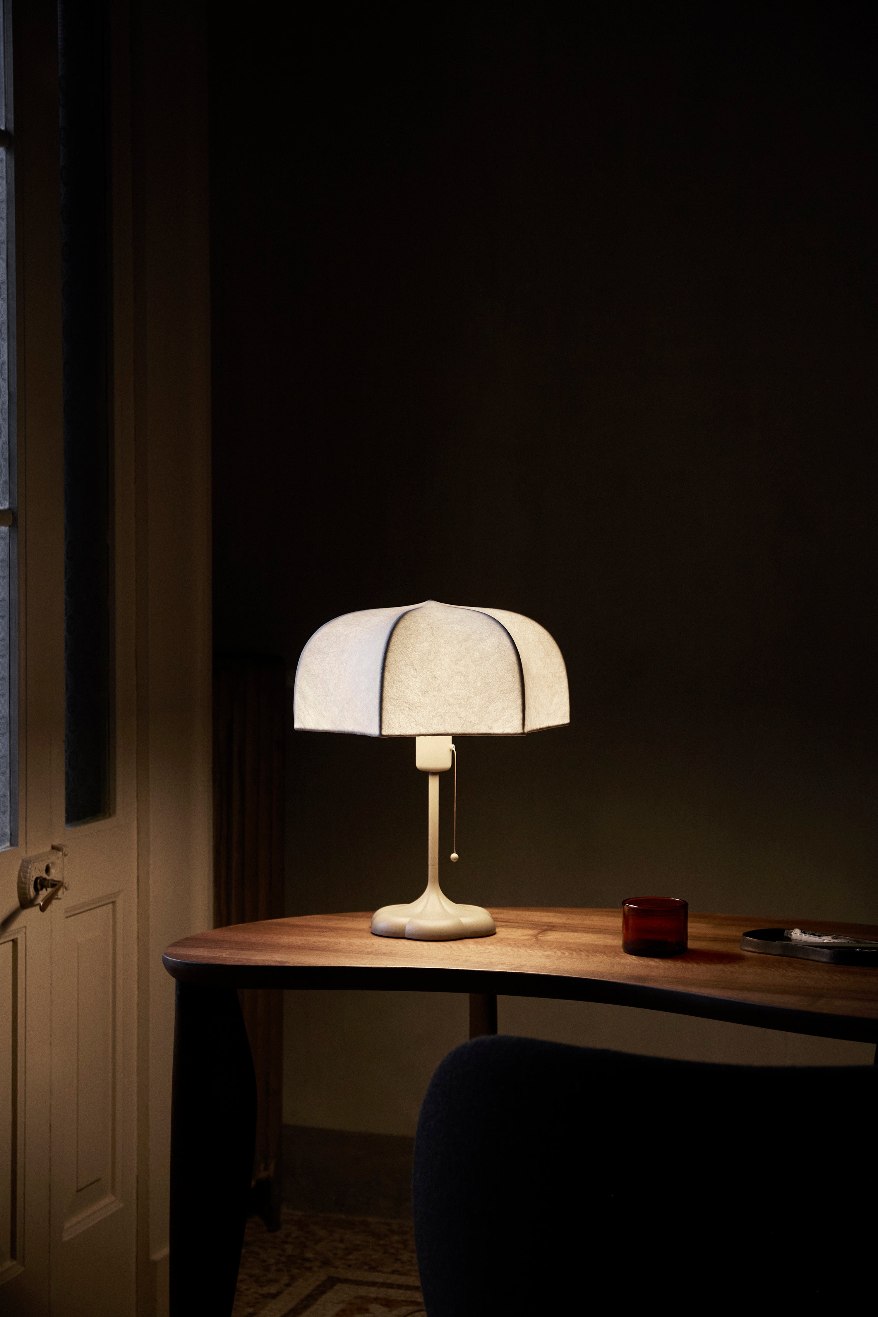 POEM table lamp white with beige base