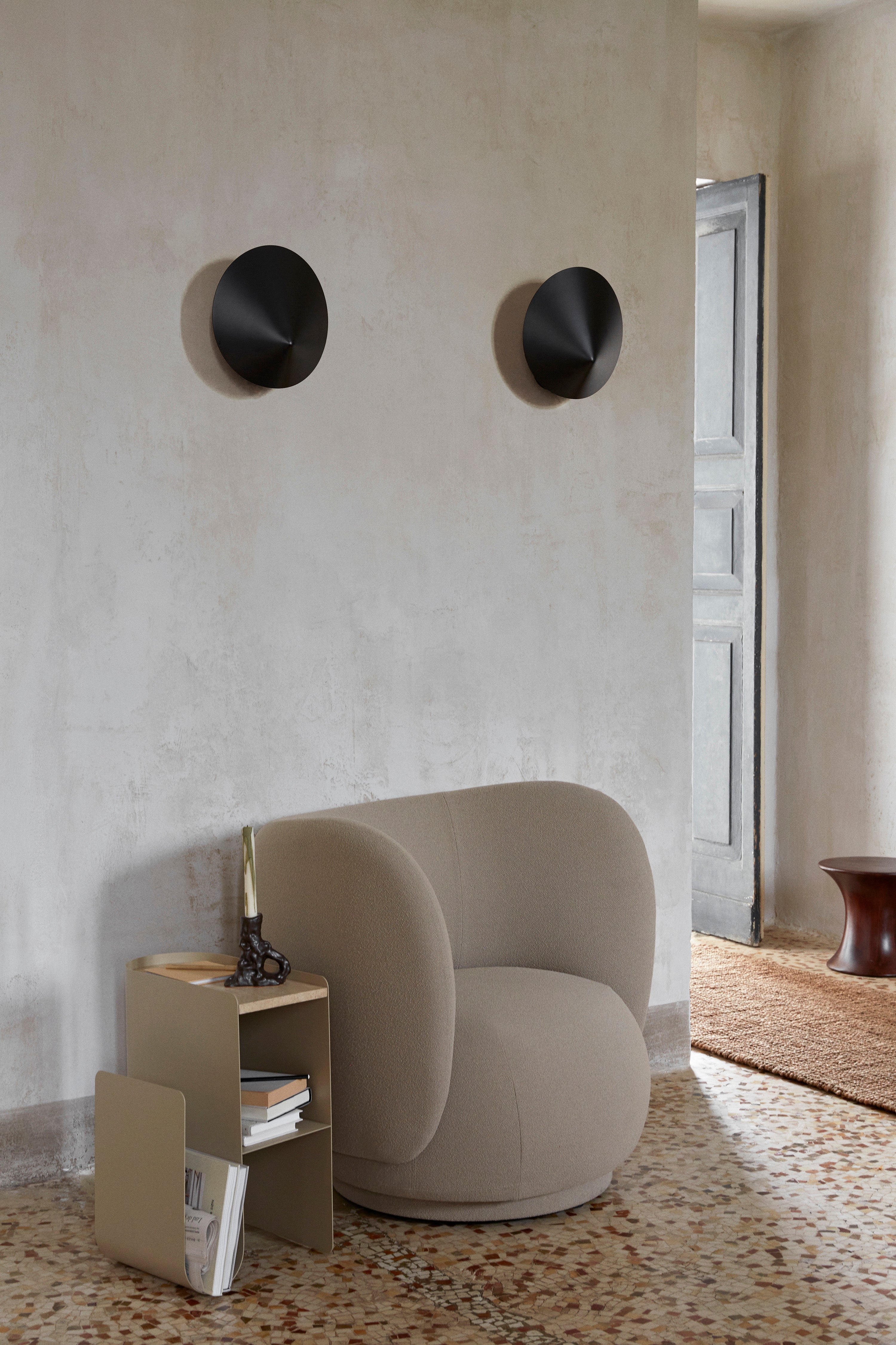 ARUM black wall lamp
