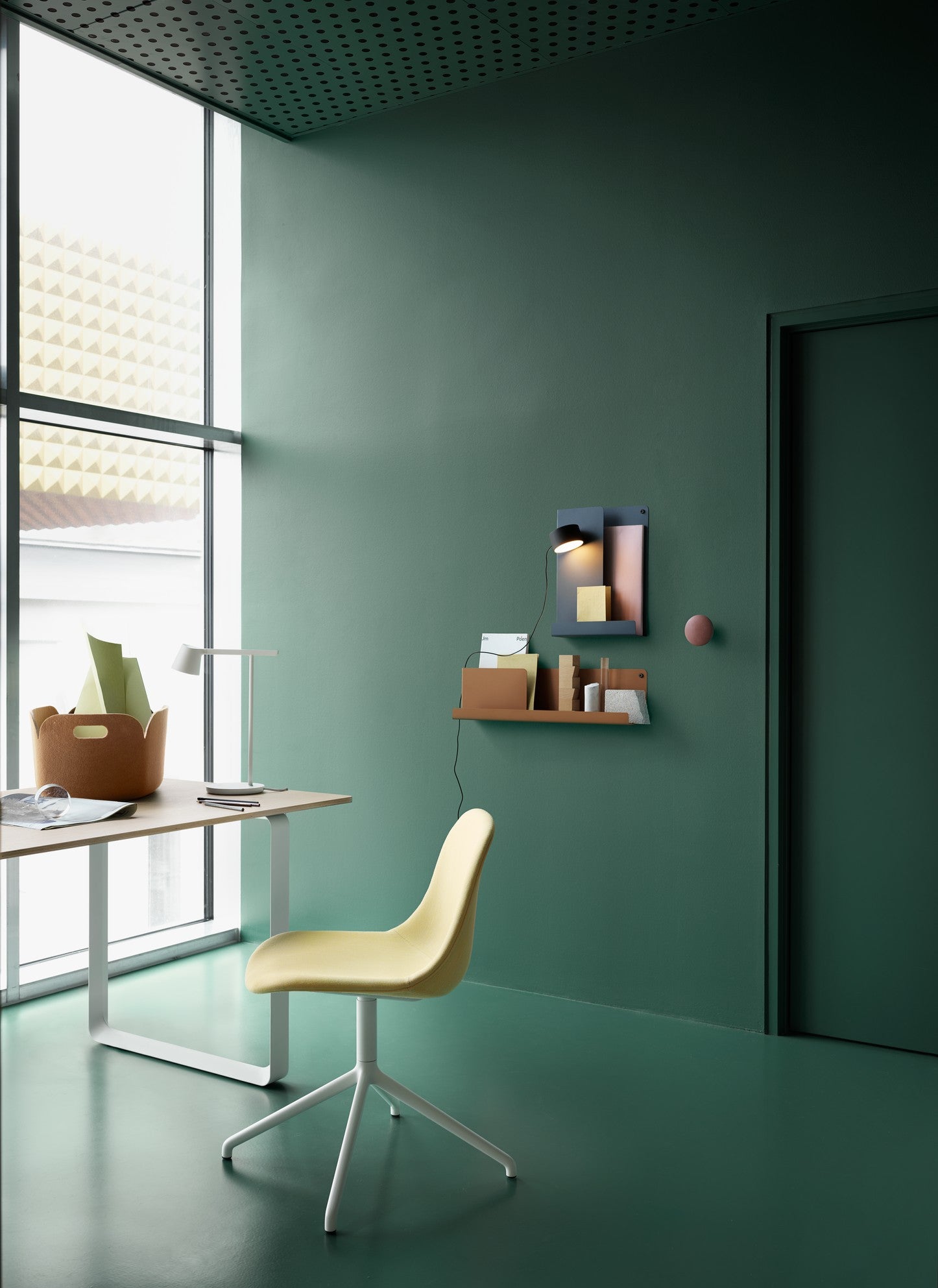 POST Wall Lamp Black