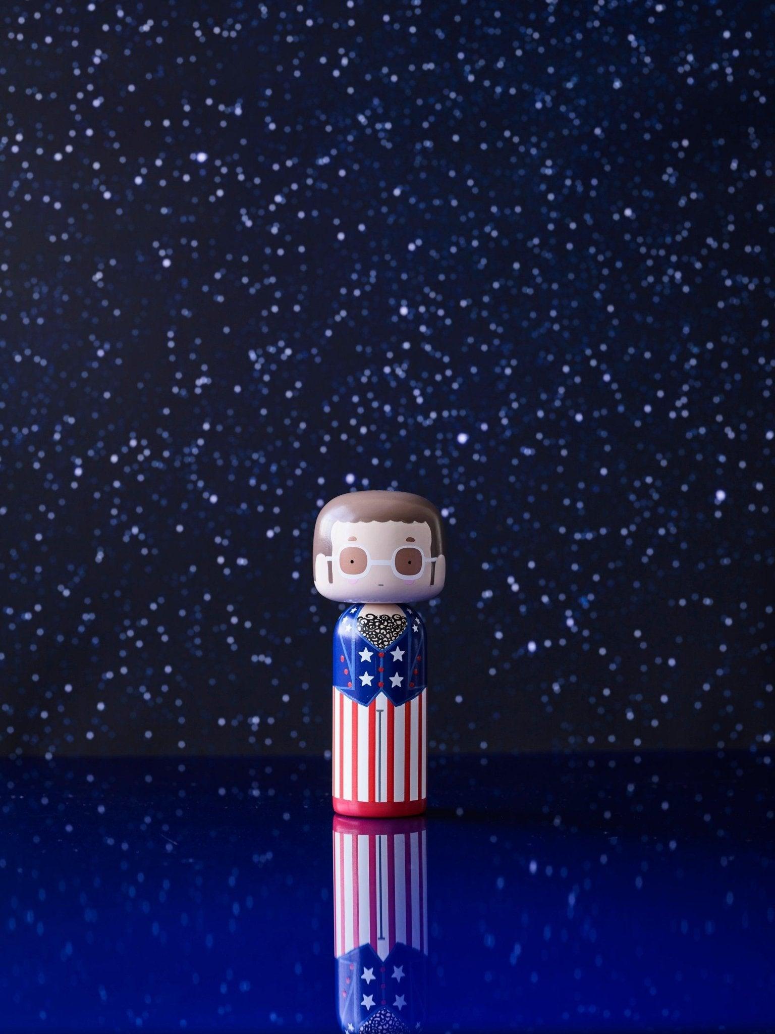 Figurka dekoracyjna ELTON JOHN - USA Lucie Kaas Eye on Design