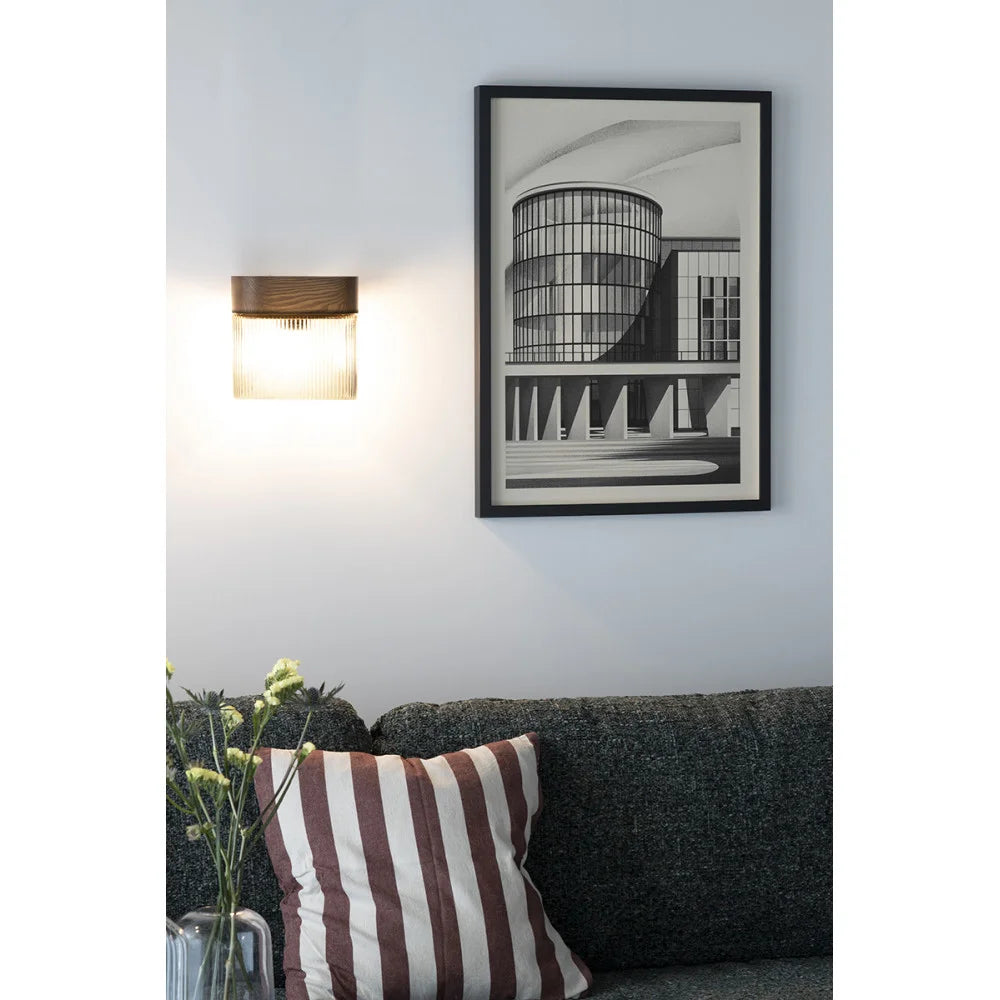FLUMINA wall lamp with ribbed glass and ash wood