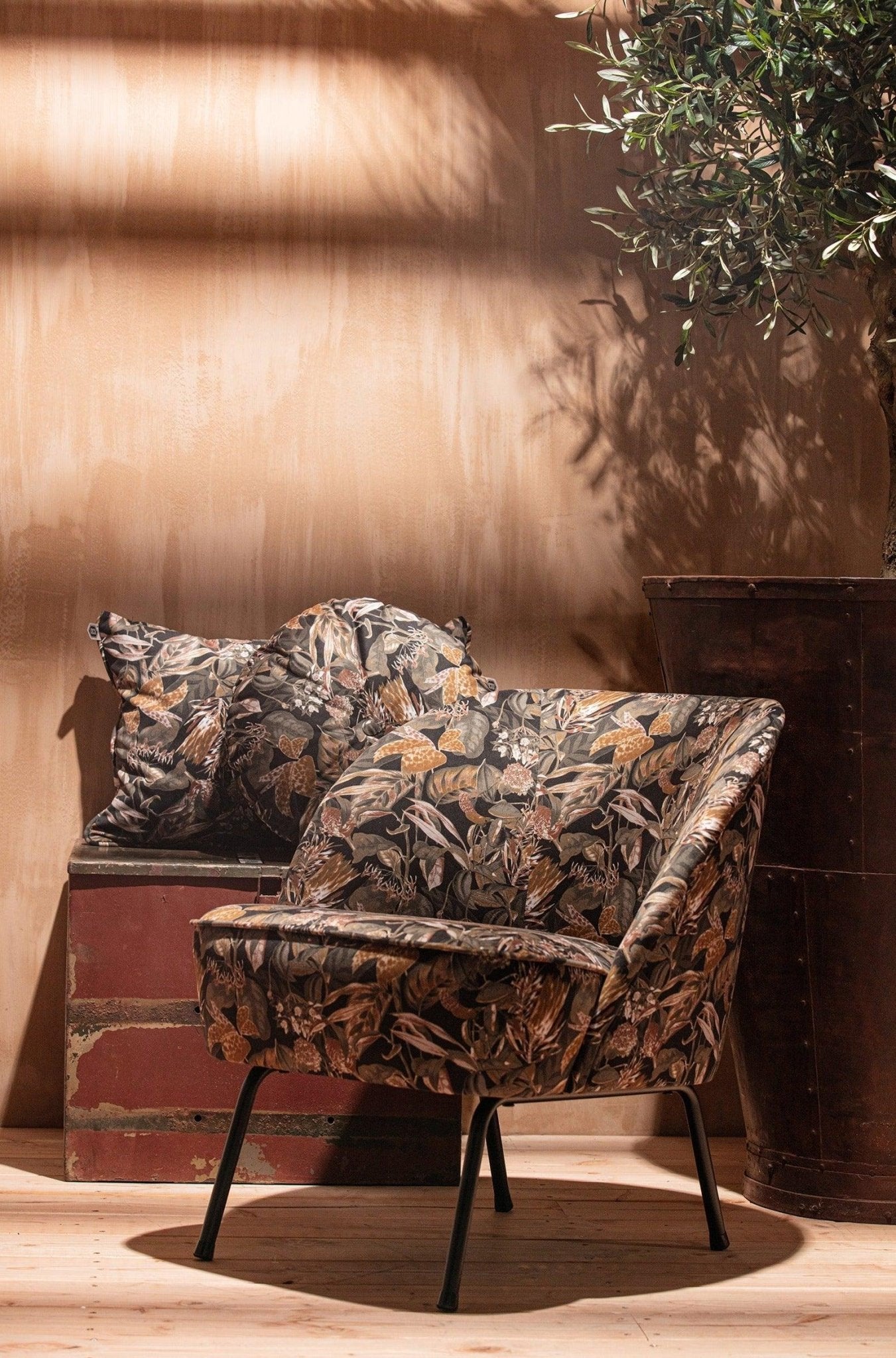 Fotel aksamitny VOGUE BOUQUET czarny Be Pure Eye on Design