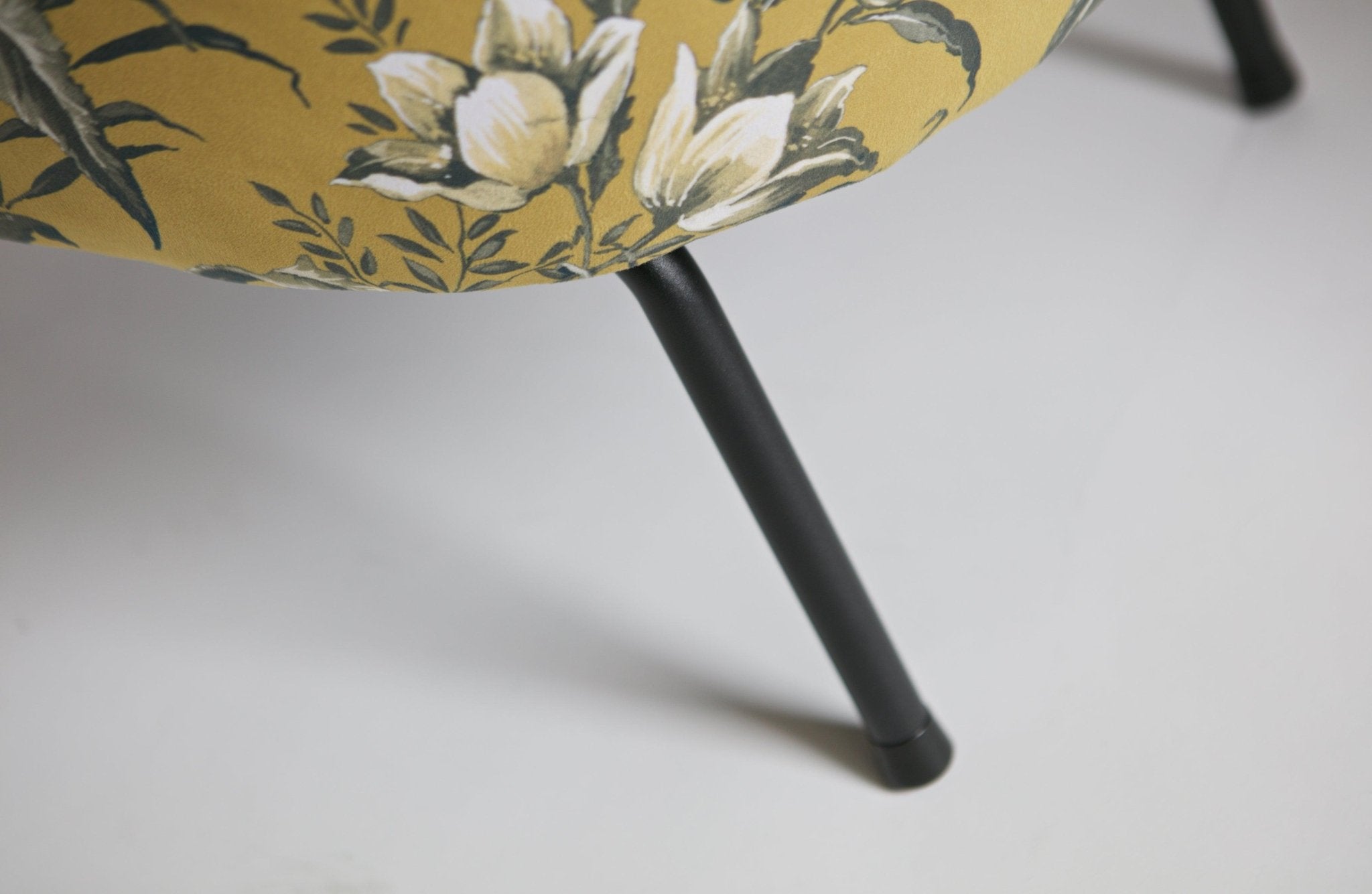 Fotel aksamitny VOGUE POPPY musztardowy Be Pure Eye on Design