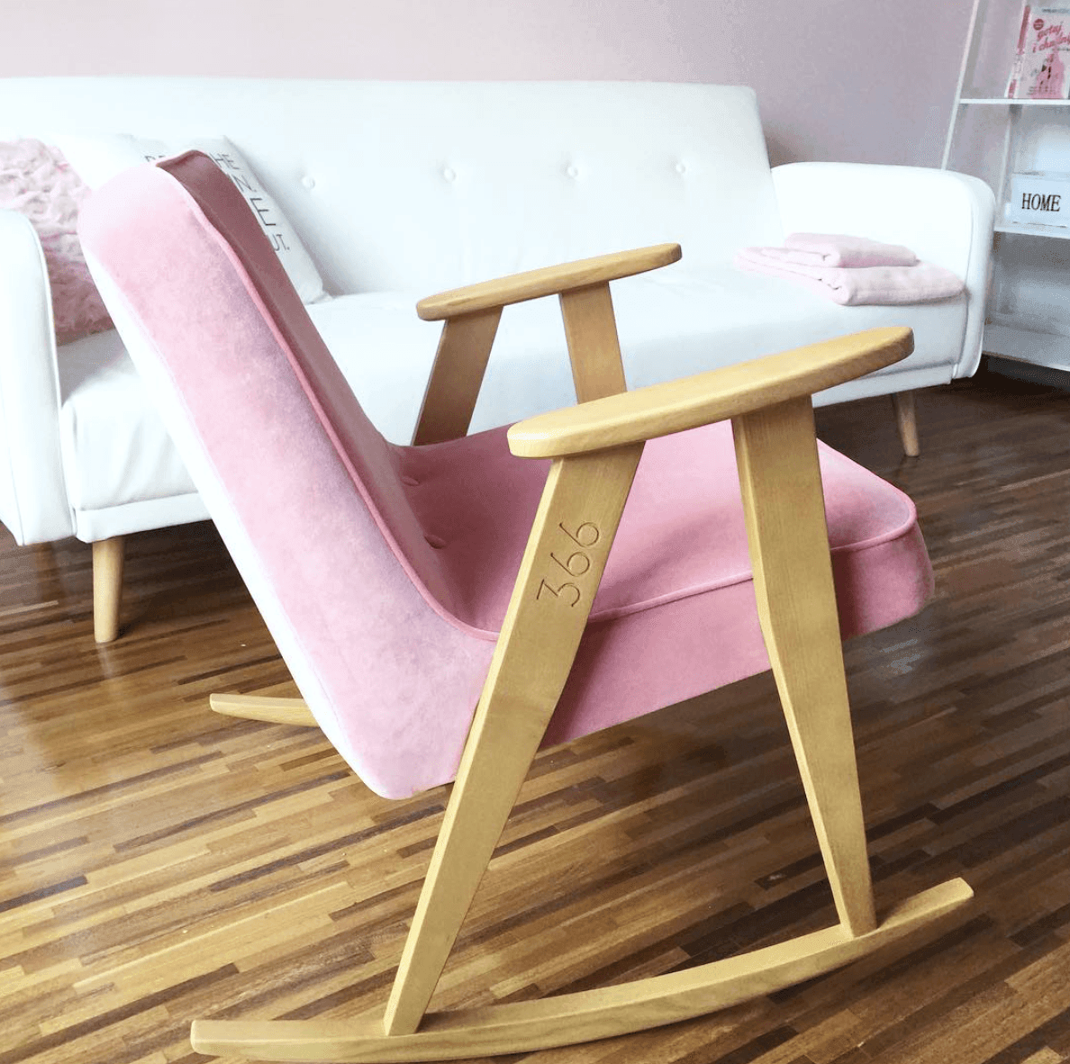 Fotel bujany 366 beżowy w tkaninie Boucle Creme 366 concept Eye on Design