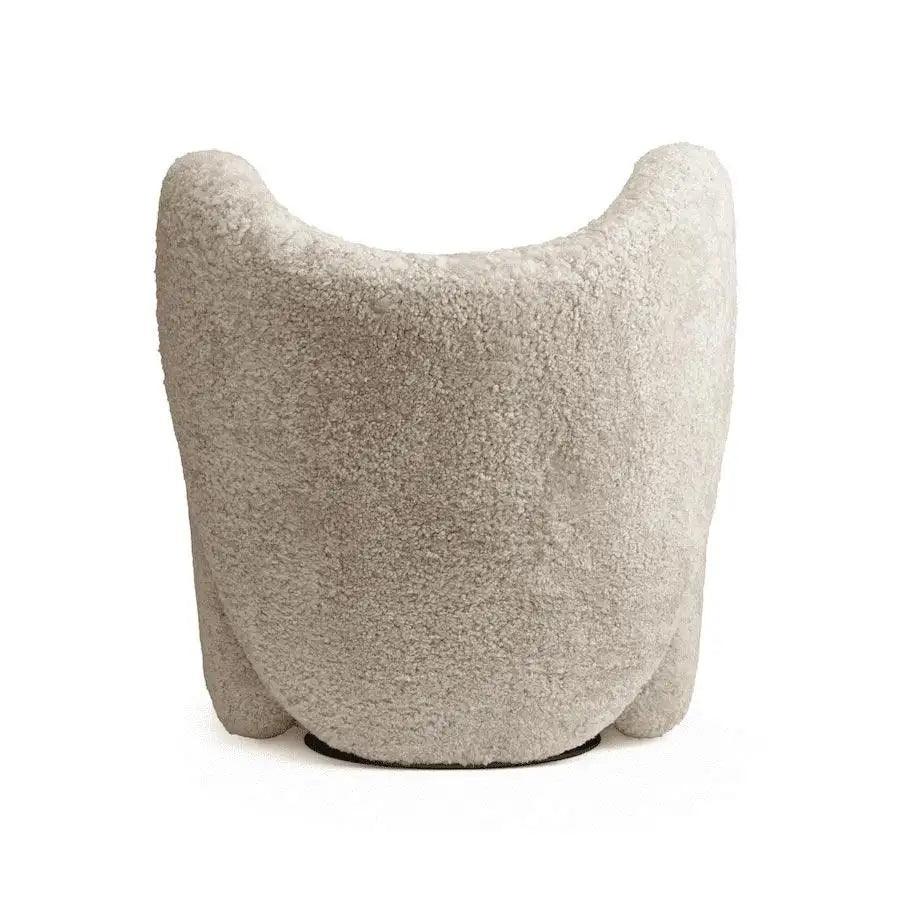 Fotel obrotowy futrzany BIG BIG kremowy NORR11 Eye on Design