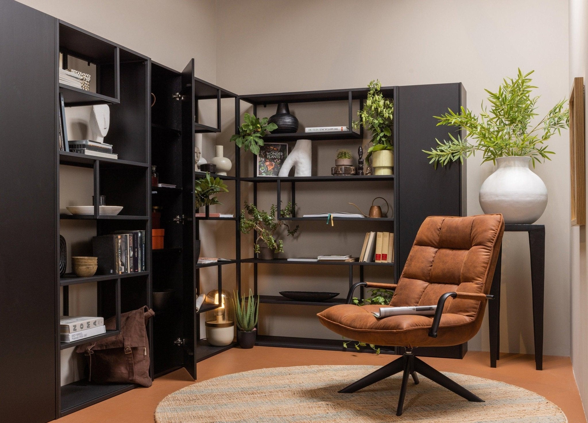 Fotel obrotowy z podłokietnikami JOUKE brązowy Woood Eye on Design