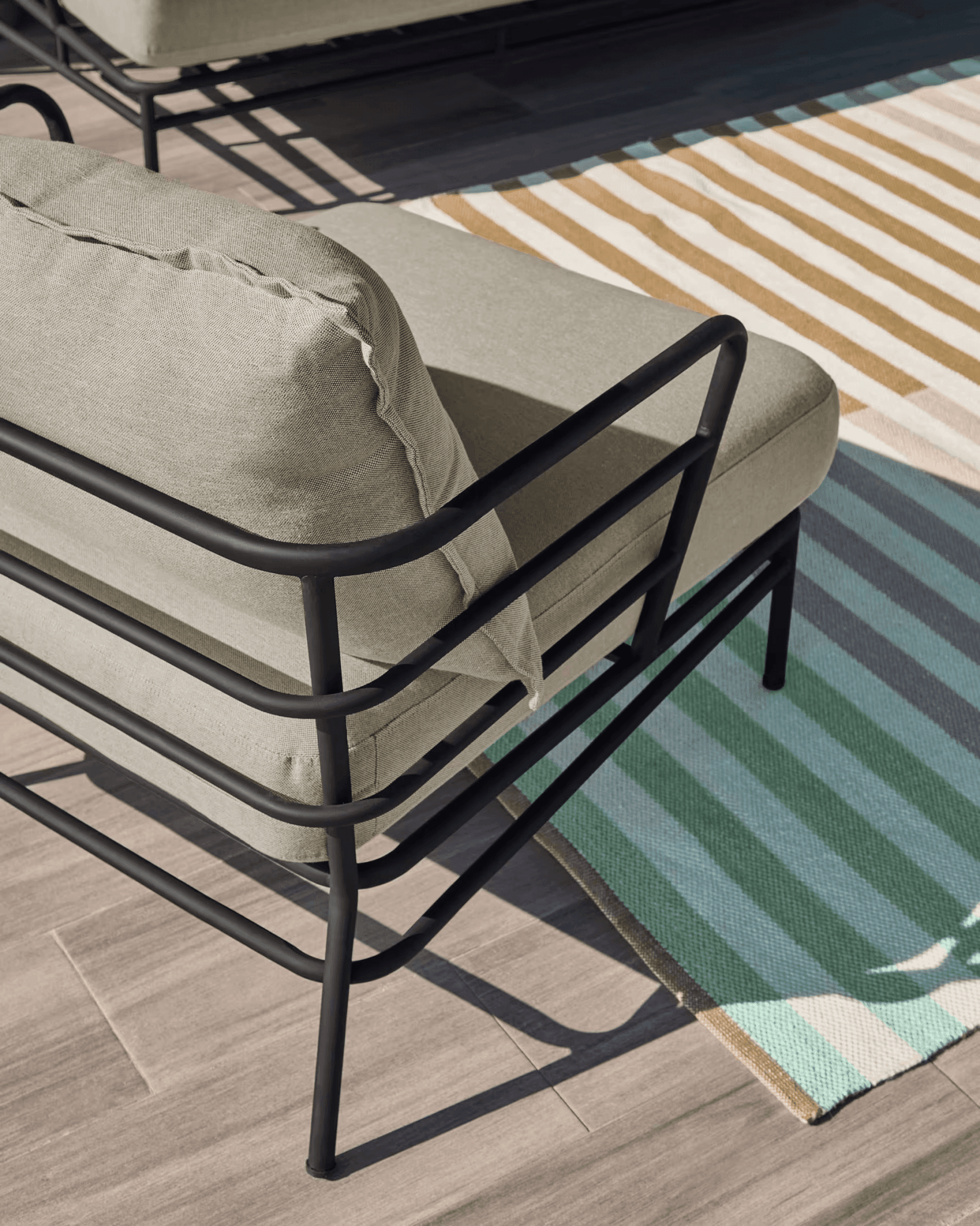 Fotel ogrodowy MARELUZ czarny La Forma Eye on Design