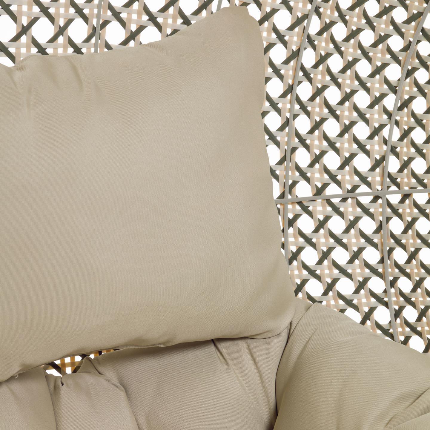 Fotel wiszący CIRA zielony rattan z jasnoszarą podstawą La Forma Eye on Design